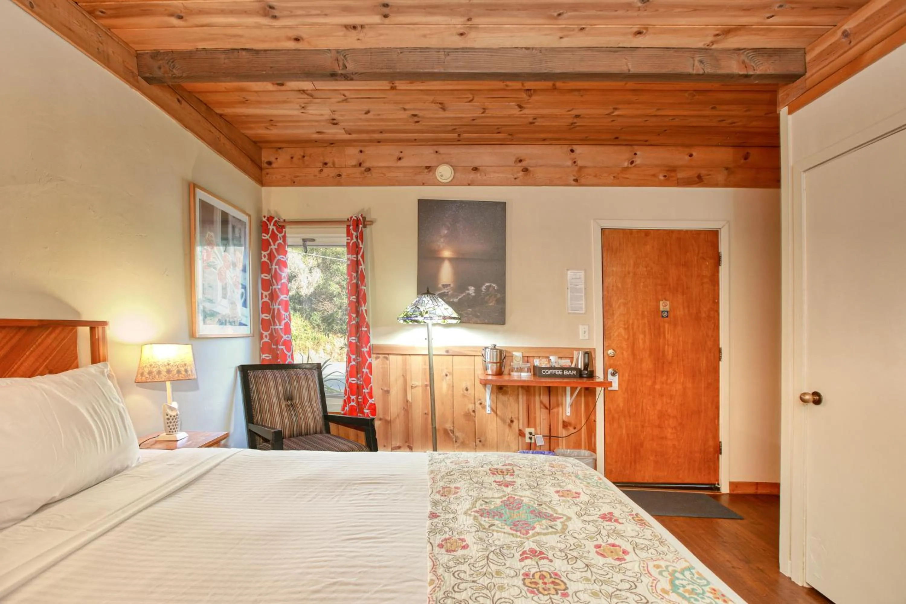 Bed in Fernwood Resort