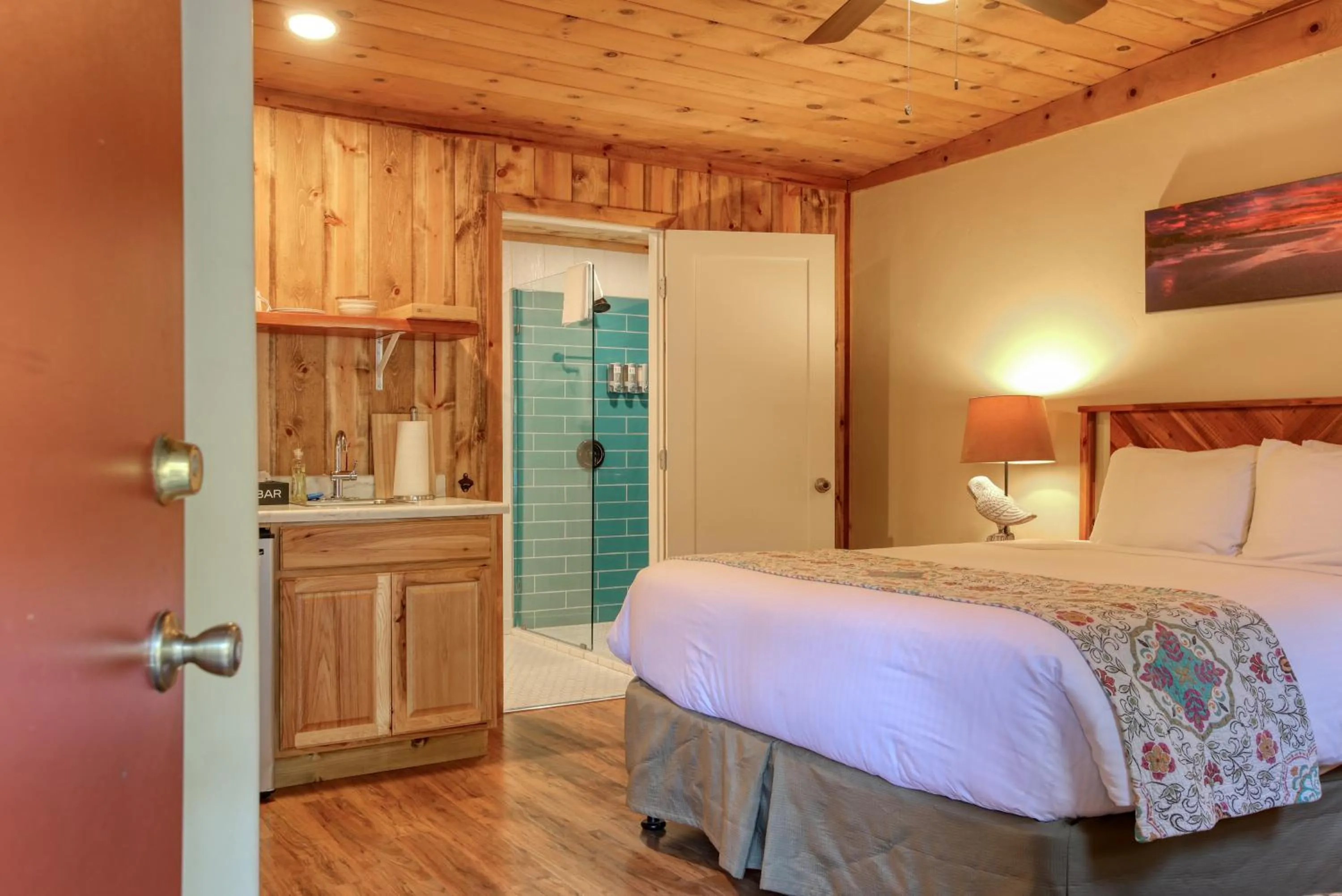 Bedroom, Bed in Fernwood Resort