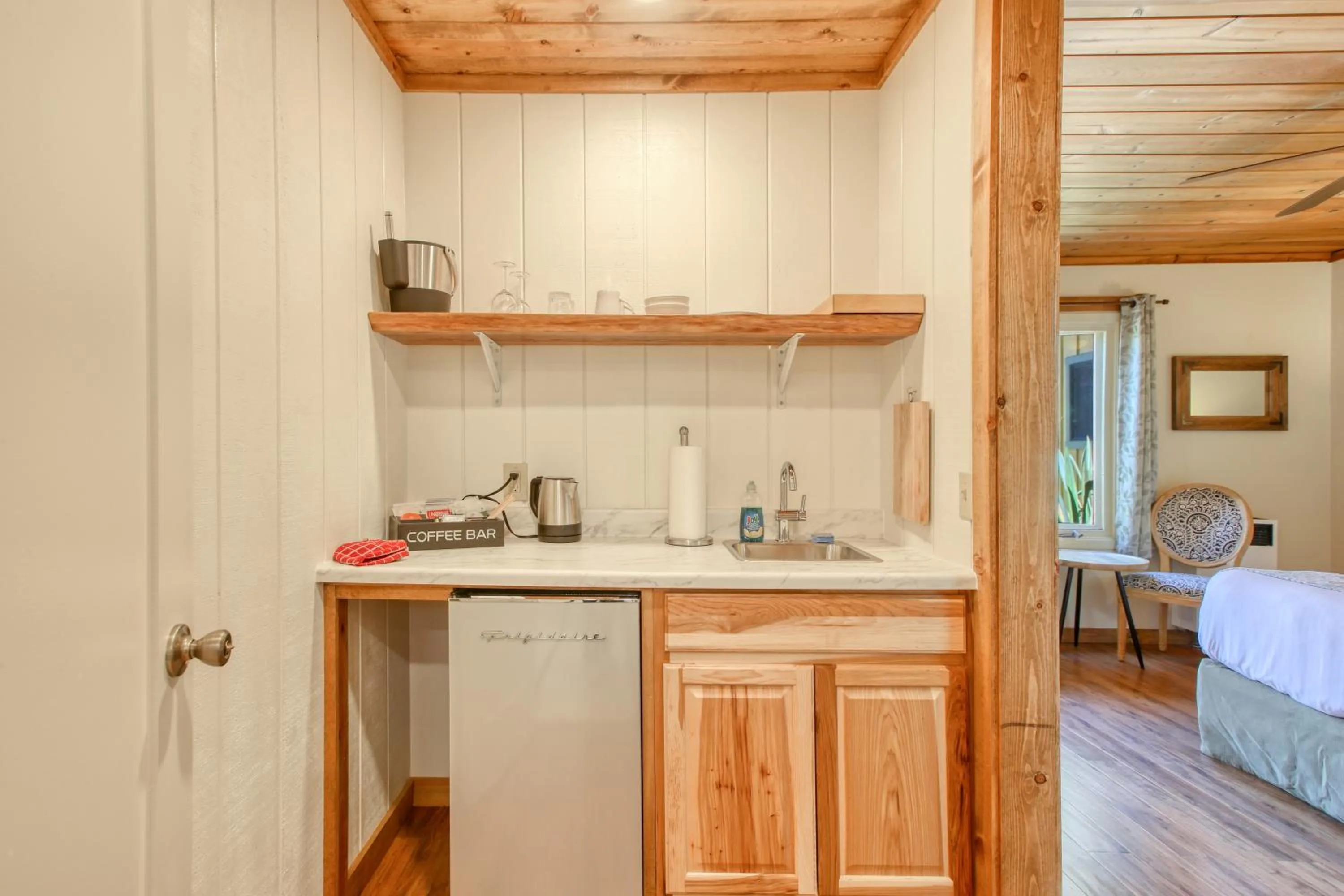 Coffee/tea facilities in Fernwood Resort