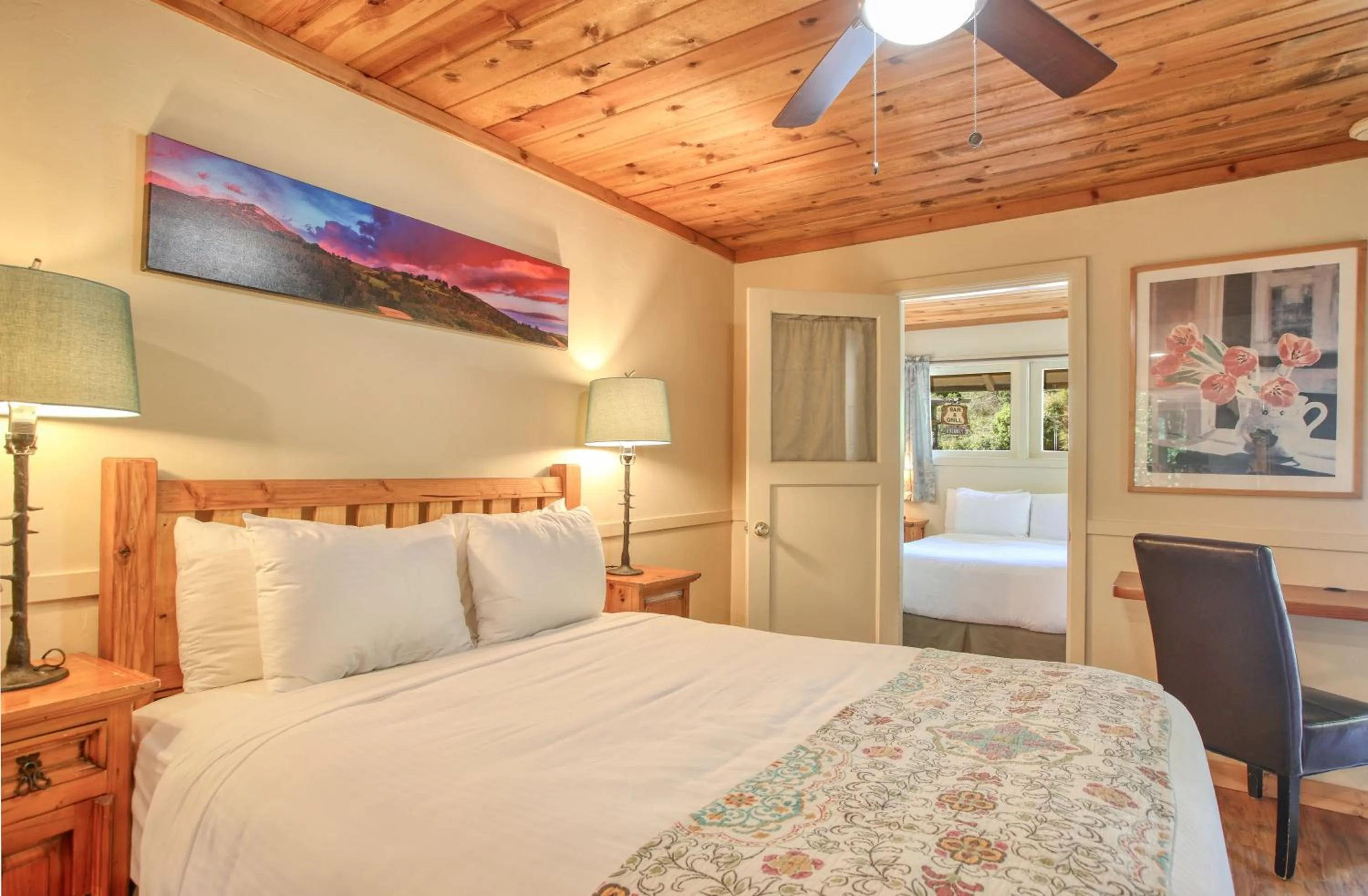 Bedroom, Bed in Fernwood Resort