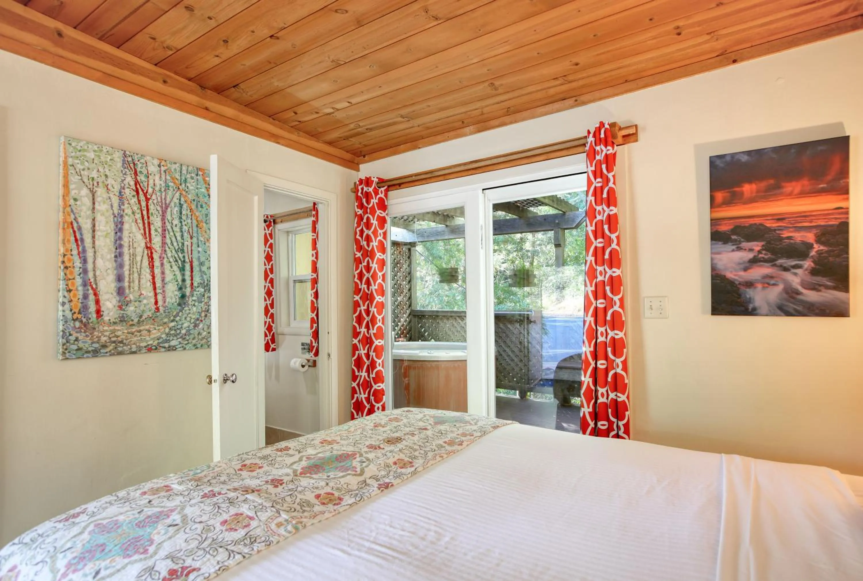 Photo of the whole room, Bed in Fernwood Resort