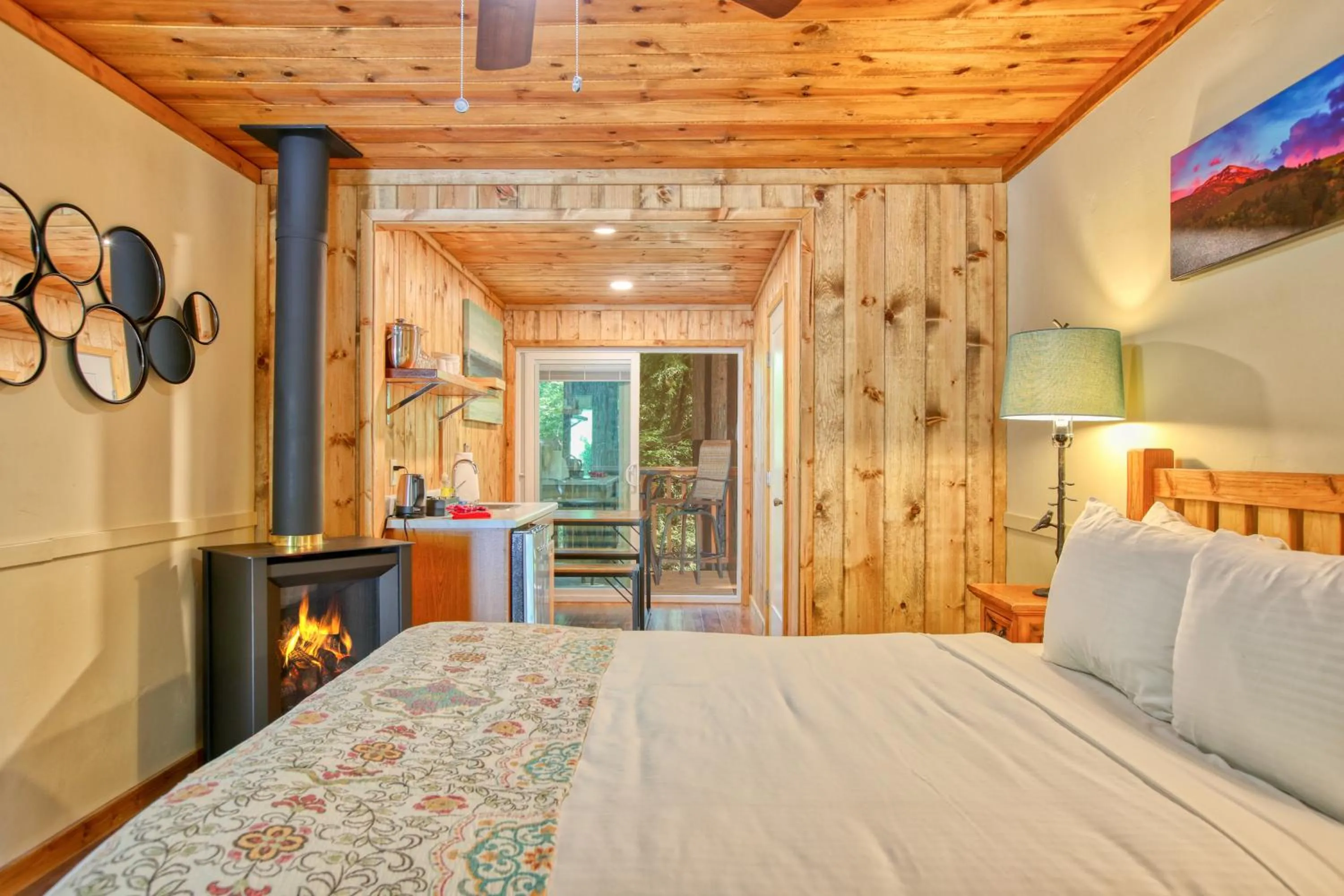 Bedroom, Bed in Fernwood Resort