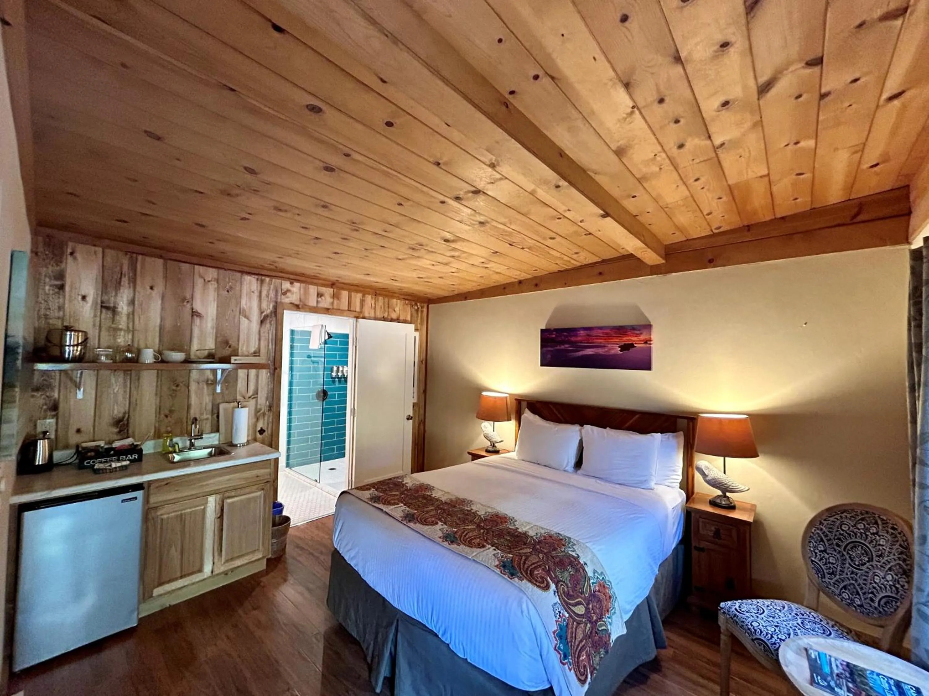 Photo of the whole room, Bed in Fernwood Resort