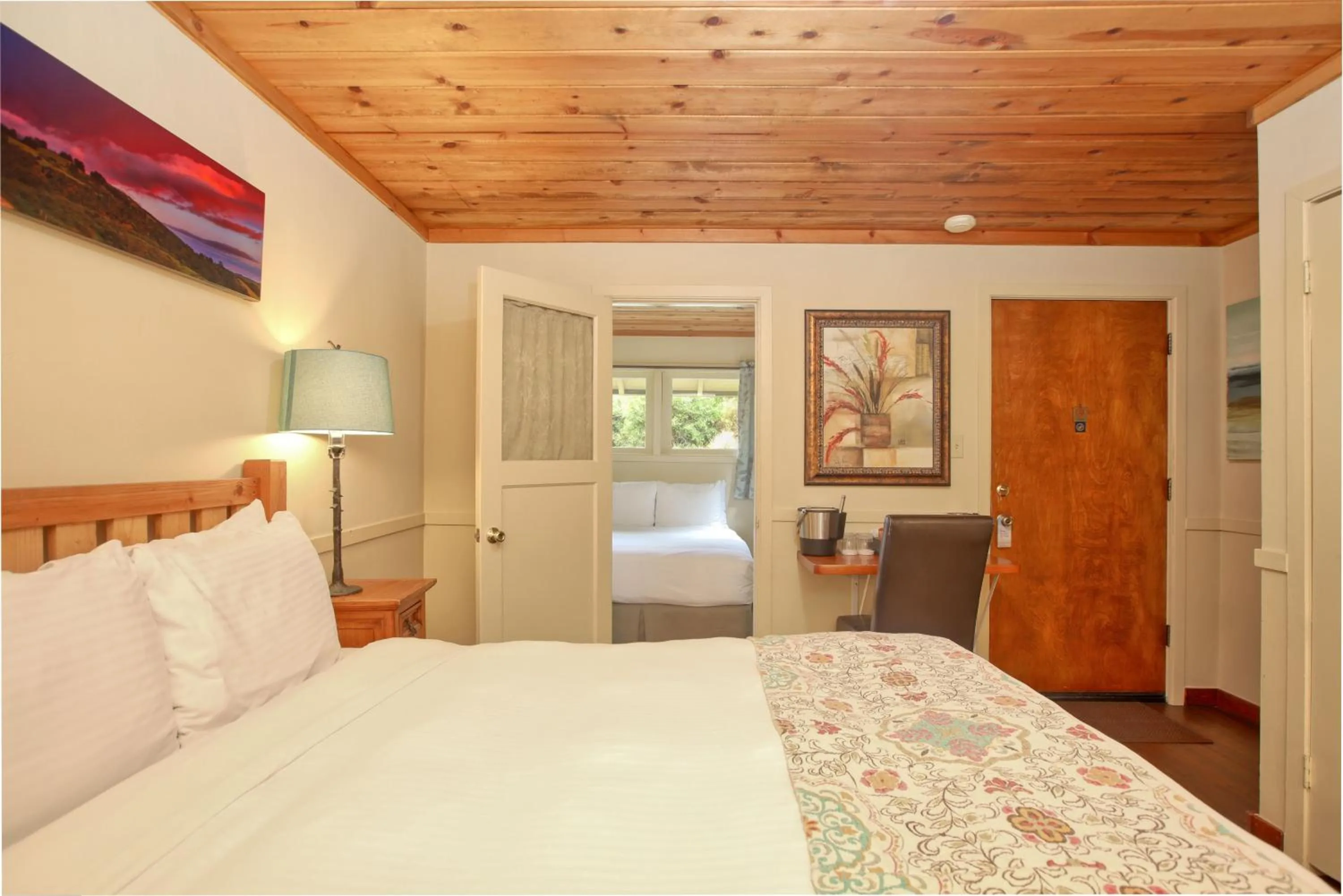 Bedroom, Bed in Fernwood Resort