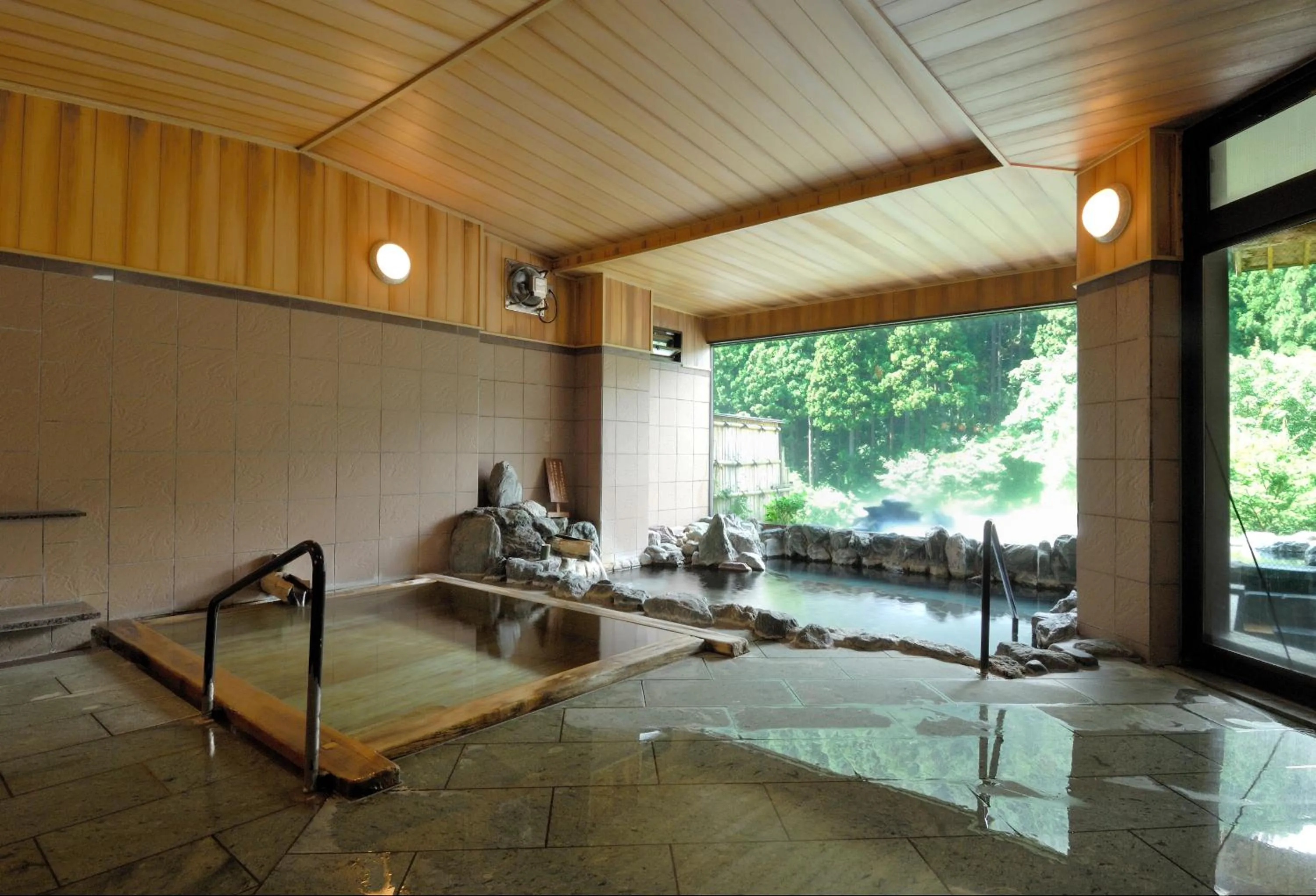 Hot Spring Bath in Minakamisansou