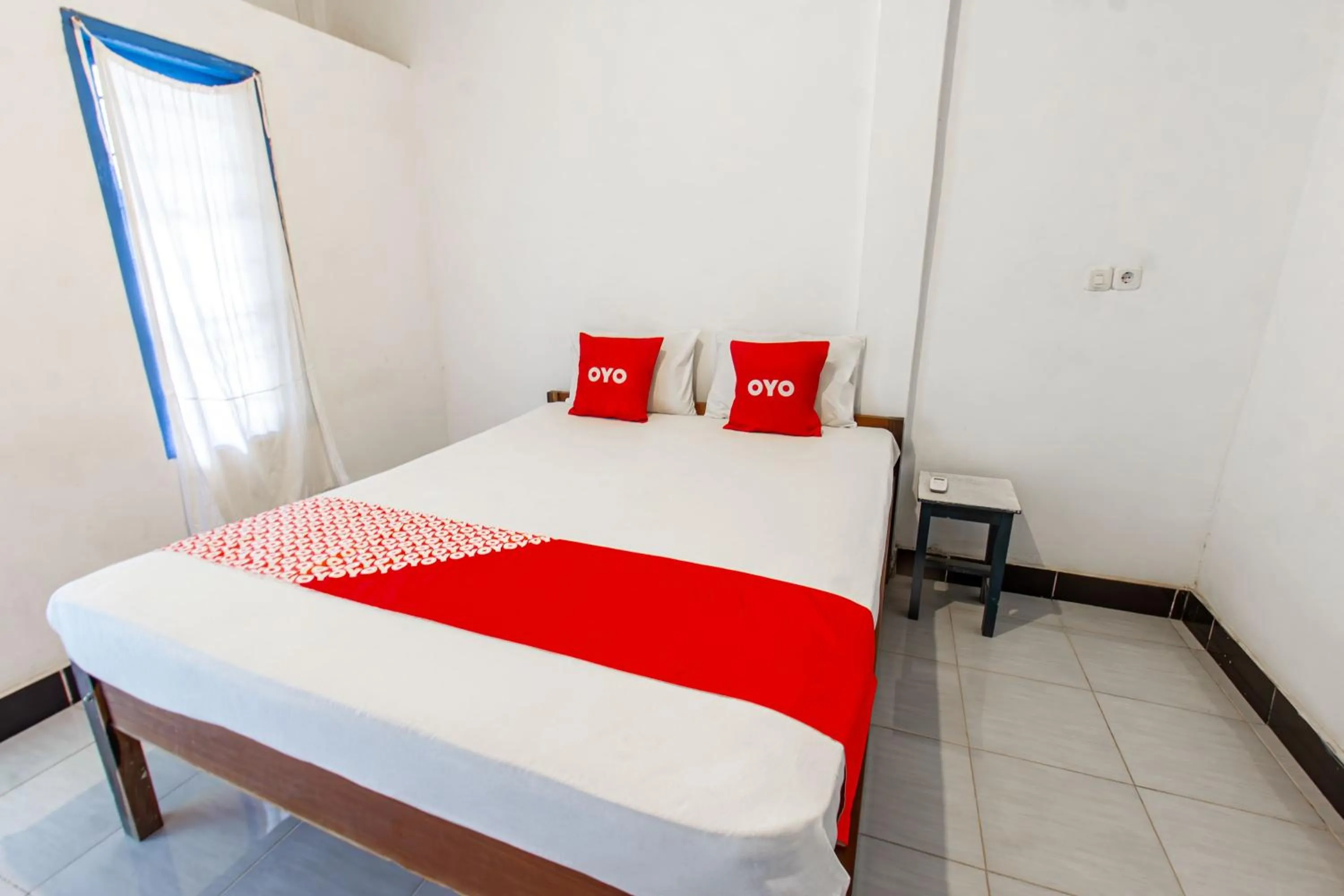 Bedroom, Bed in Hotel O Kawi Homestay