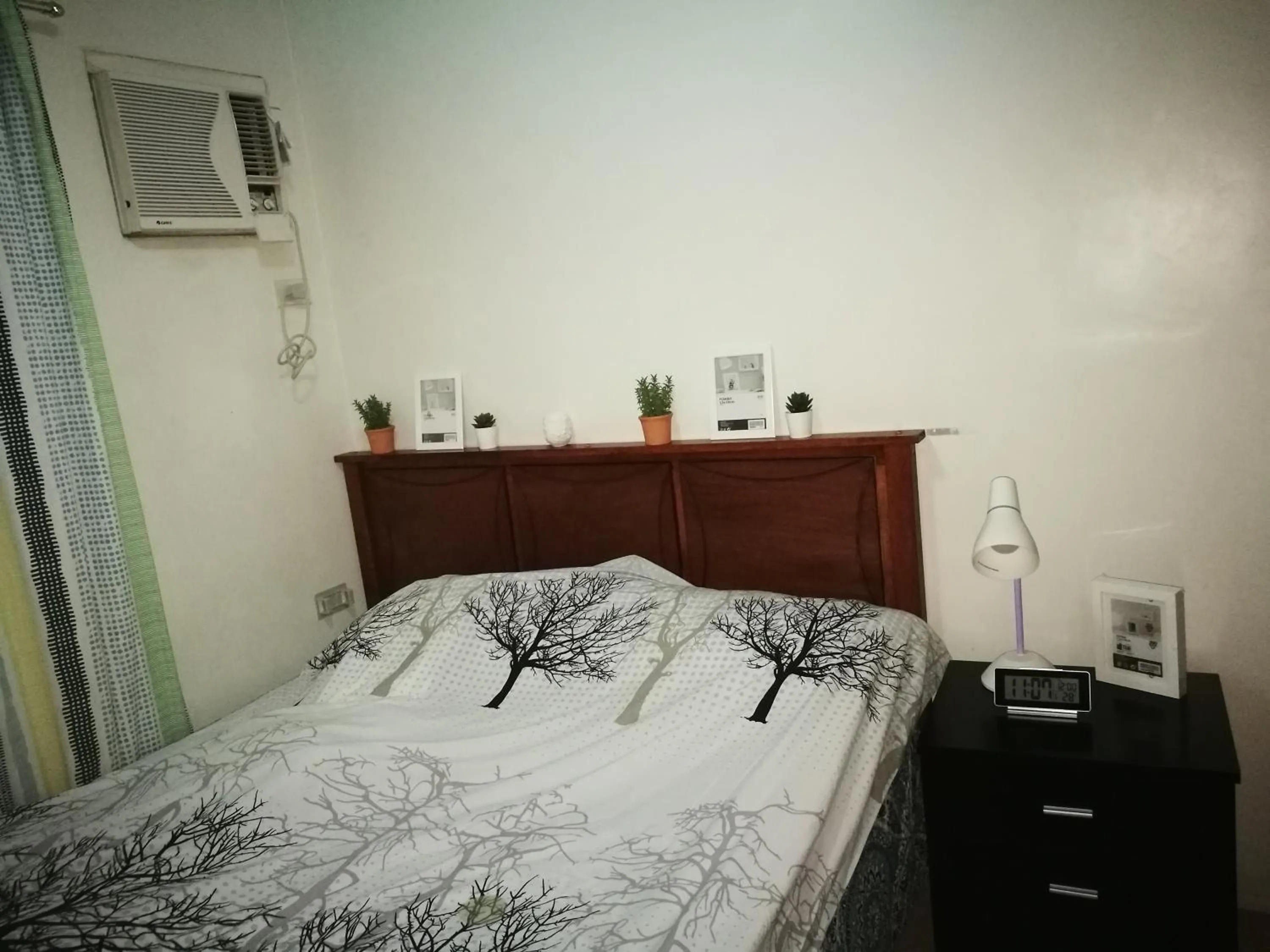 Bed in 2 BR Sorrento Oasis