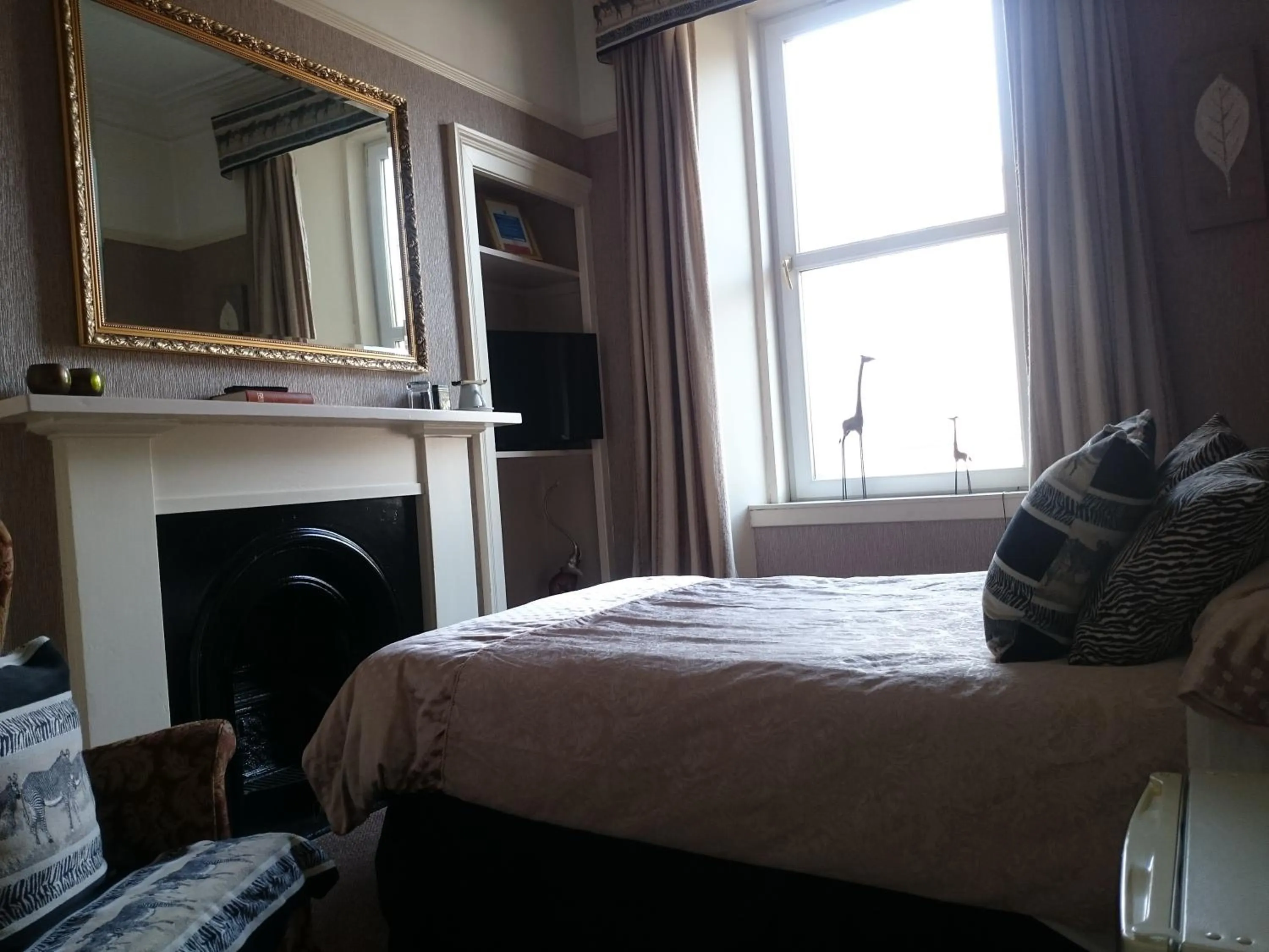 Bedroom, Bed in Albert Hotel