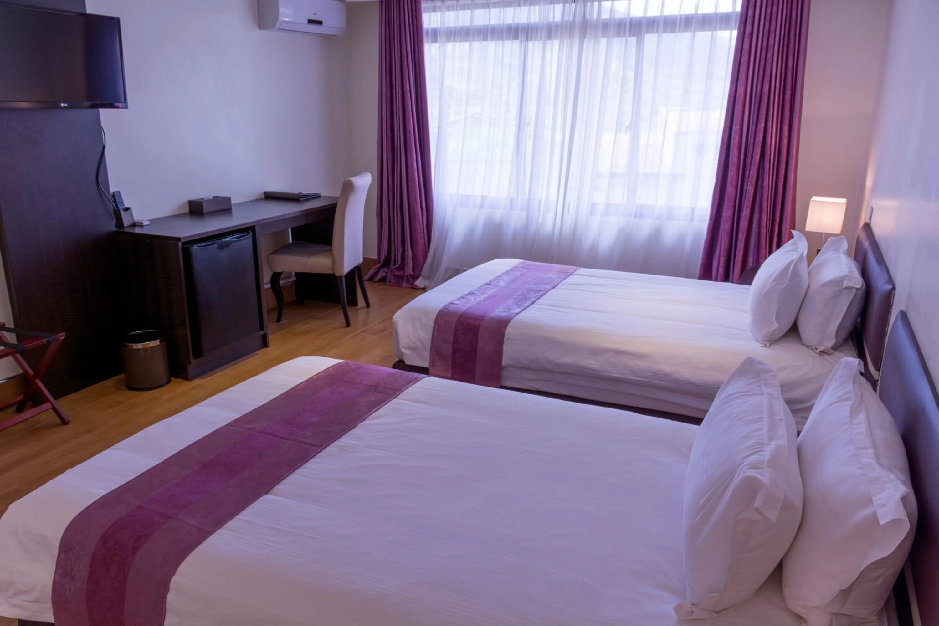 Budget Twin Room in Gelian Hotel