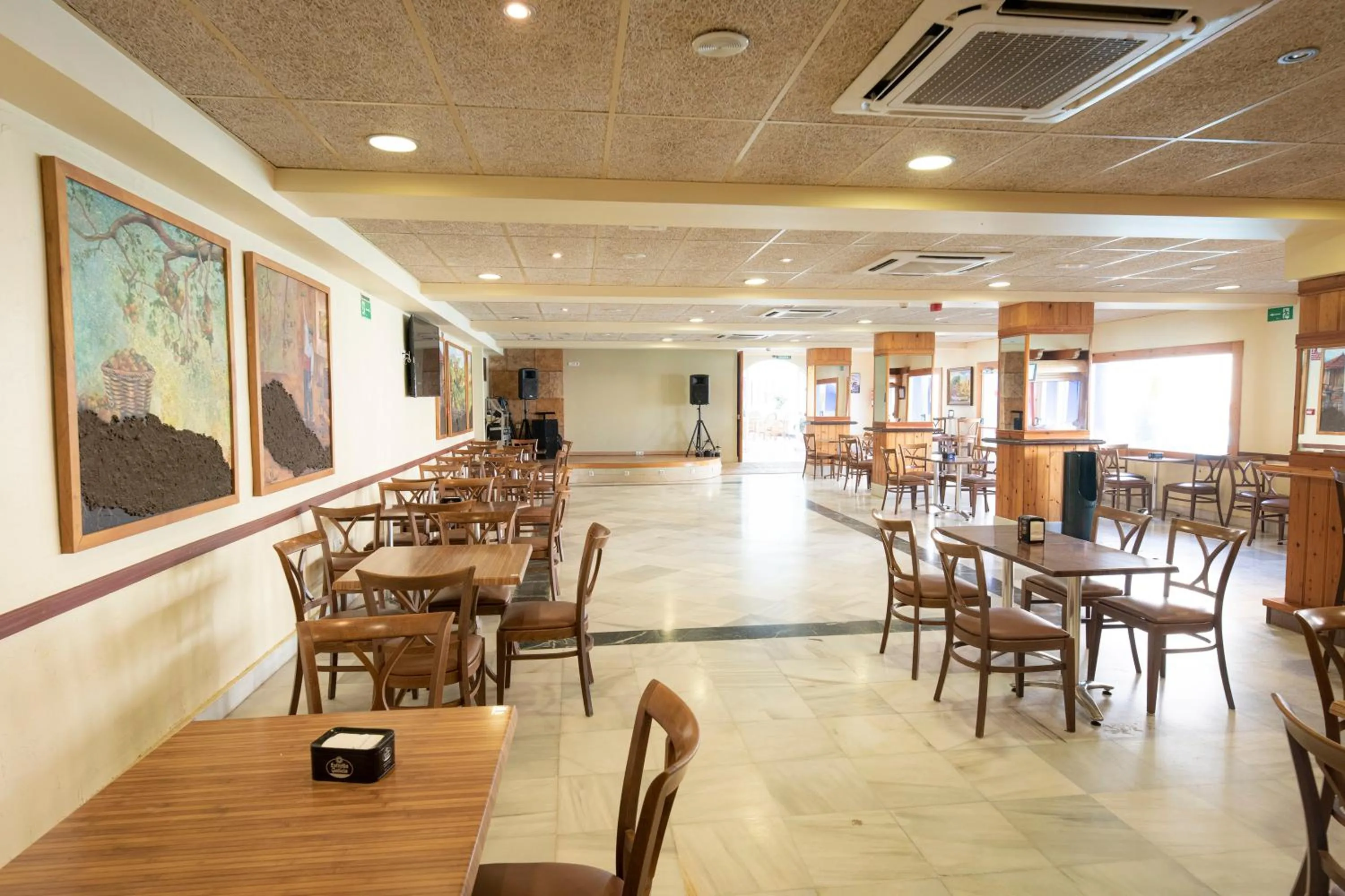 Restaurant/places to eat in Destinos de Sol Roquetas de Mar - Montepío Minería