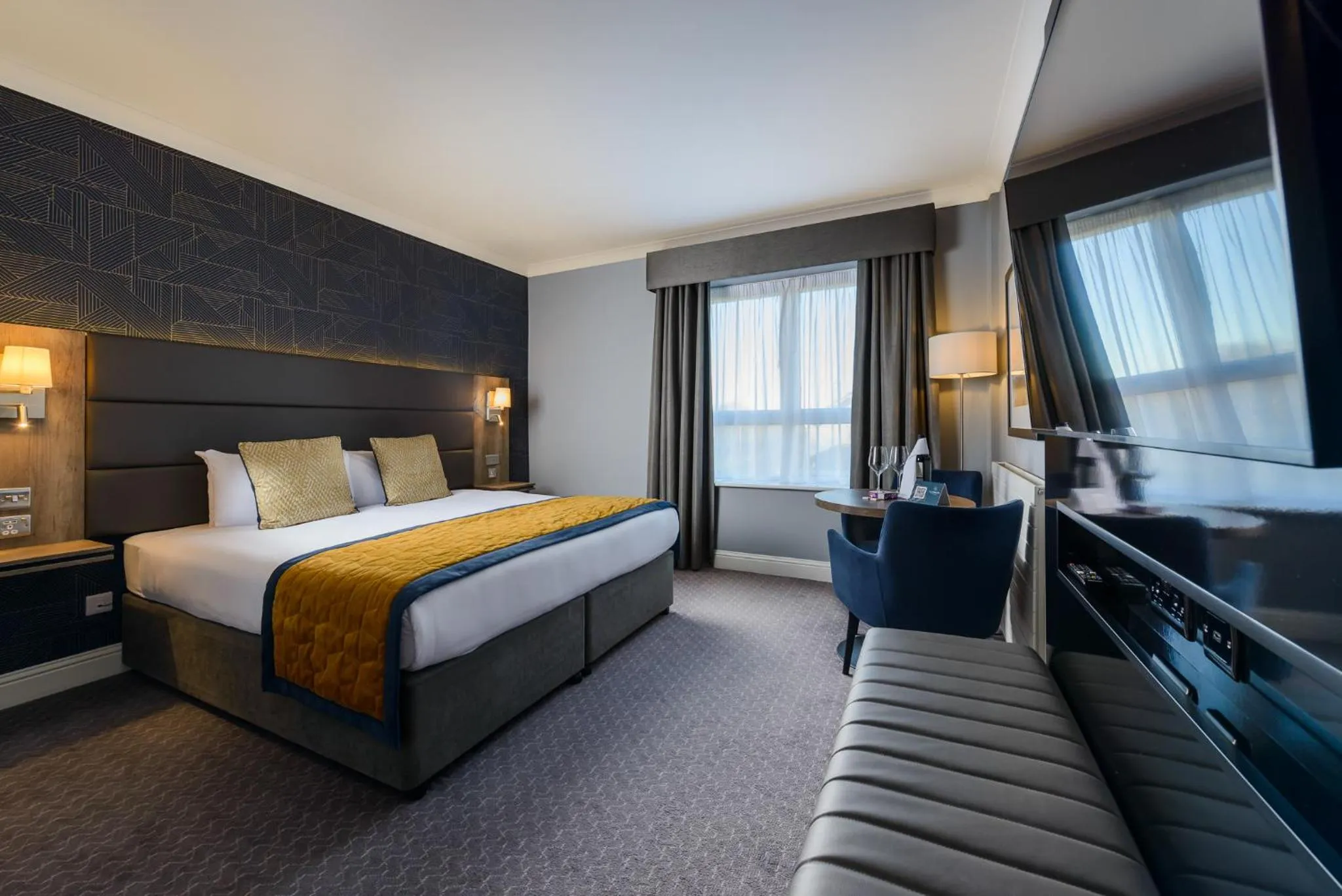 TV and multimedia, Bed in Clybaun Hotel