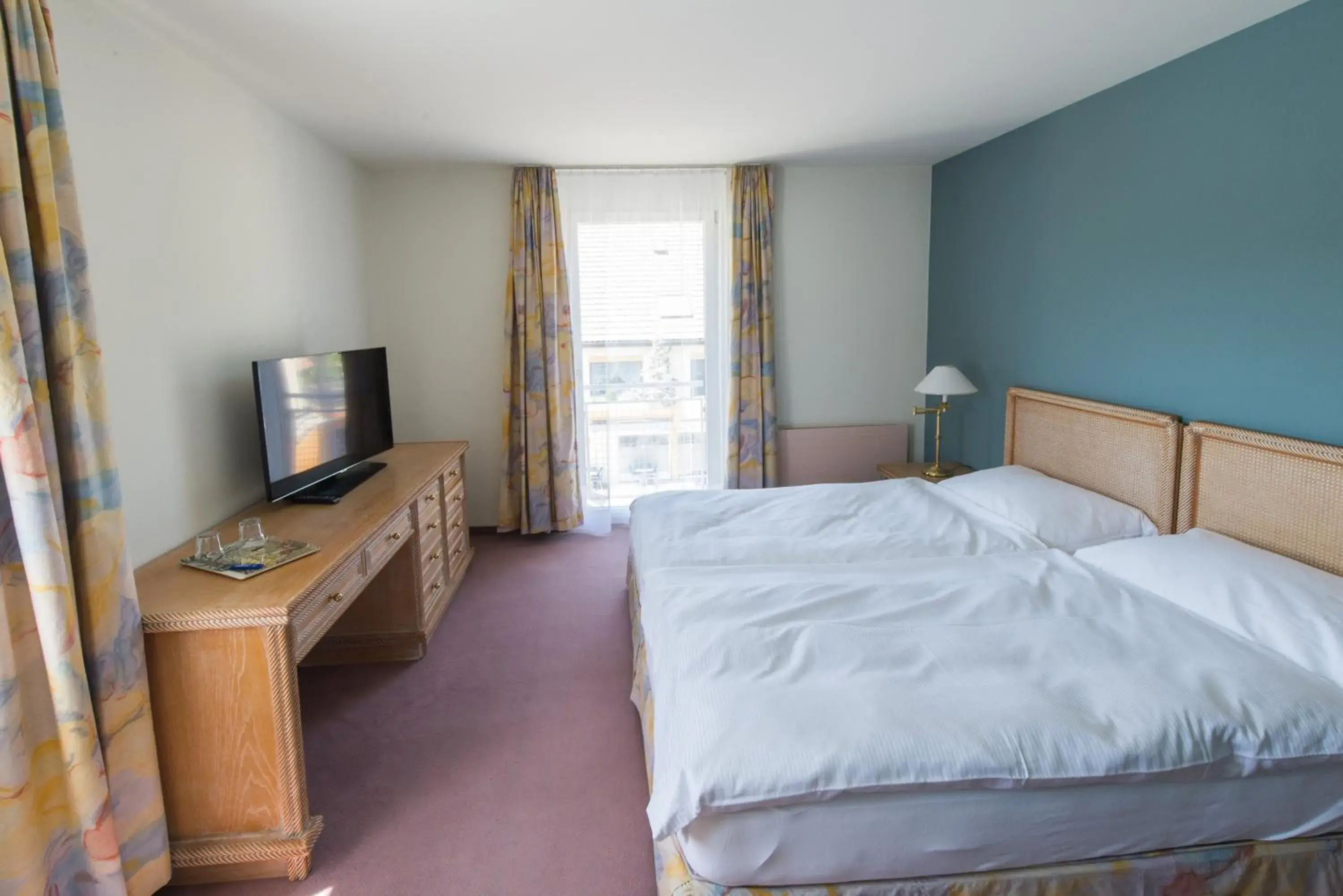 Deluxe Double Room Street View in Ascott Hotel & Restaurant Deluxe Double Room Street View in Ascott Hotel & Restaurant