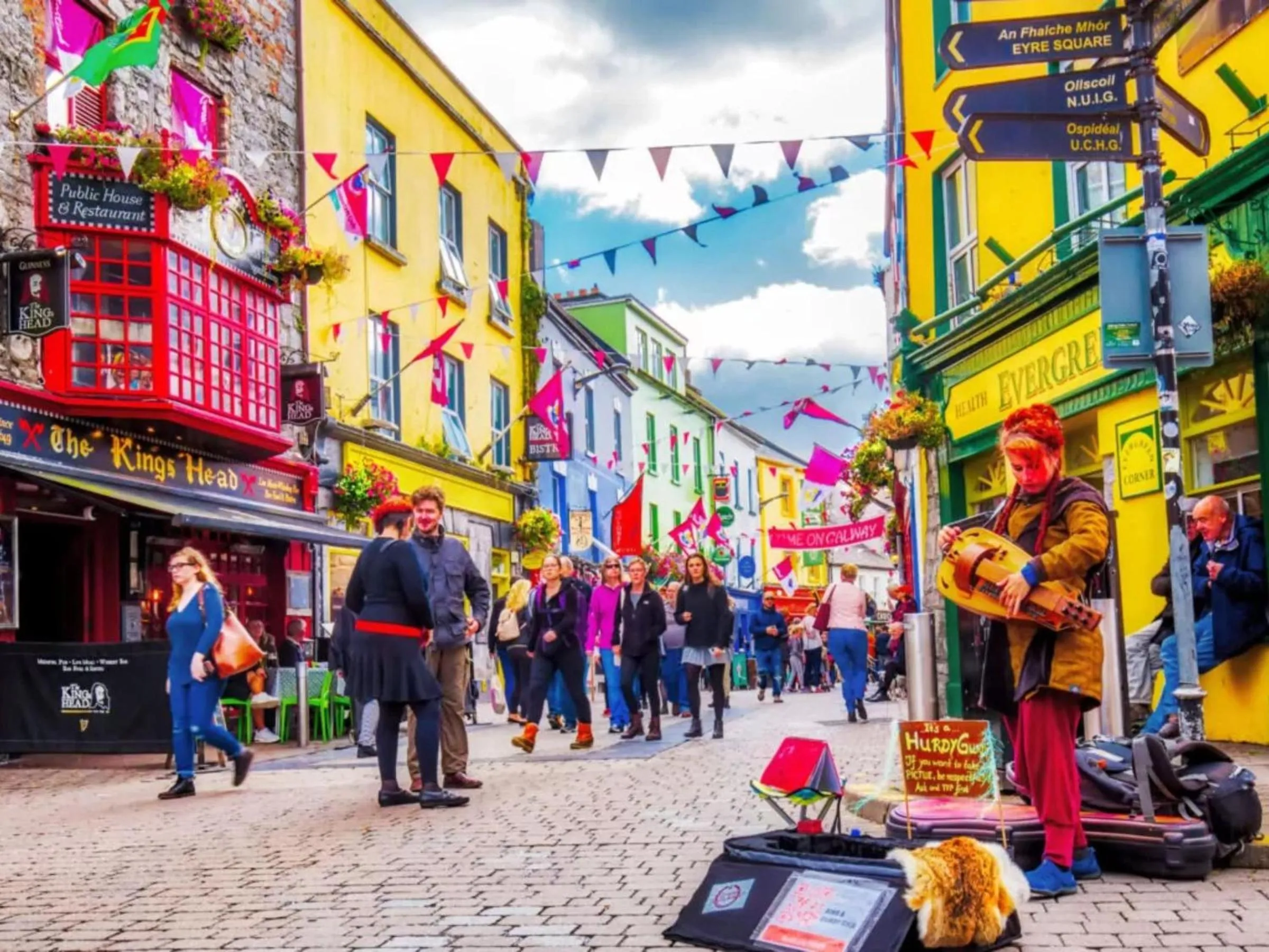 Dining area in Eyre Square Hotel