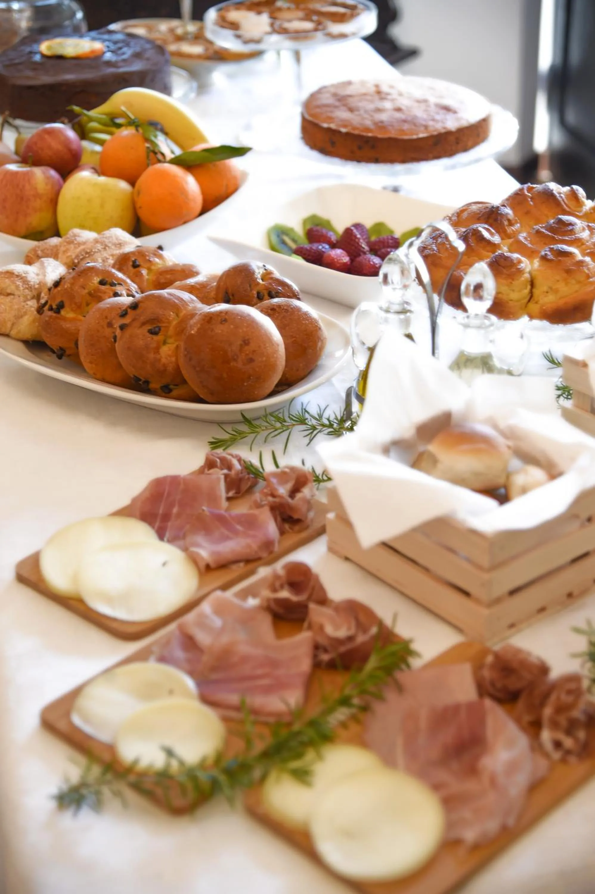 Buffet breakfast in Bella Sorrento B&B