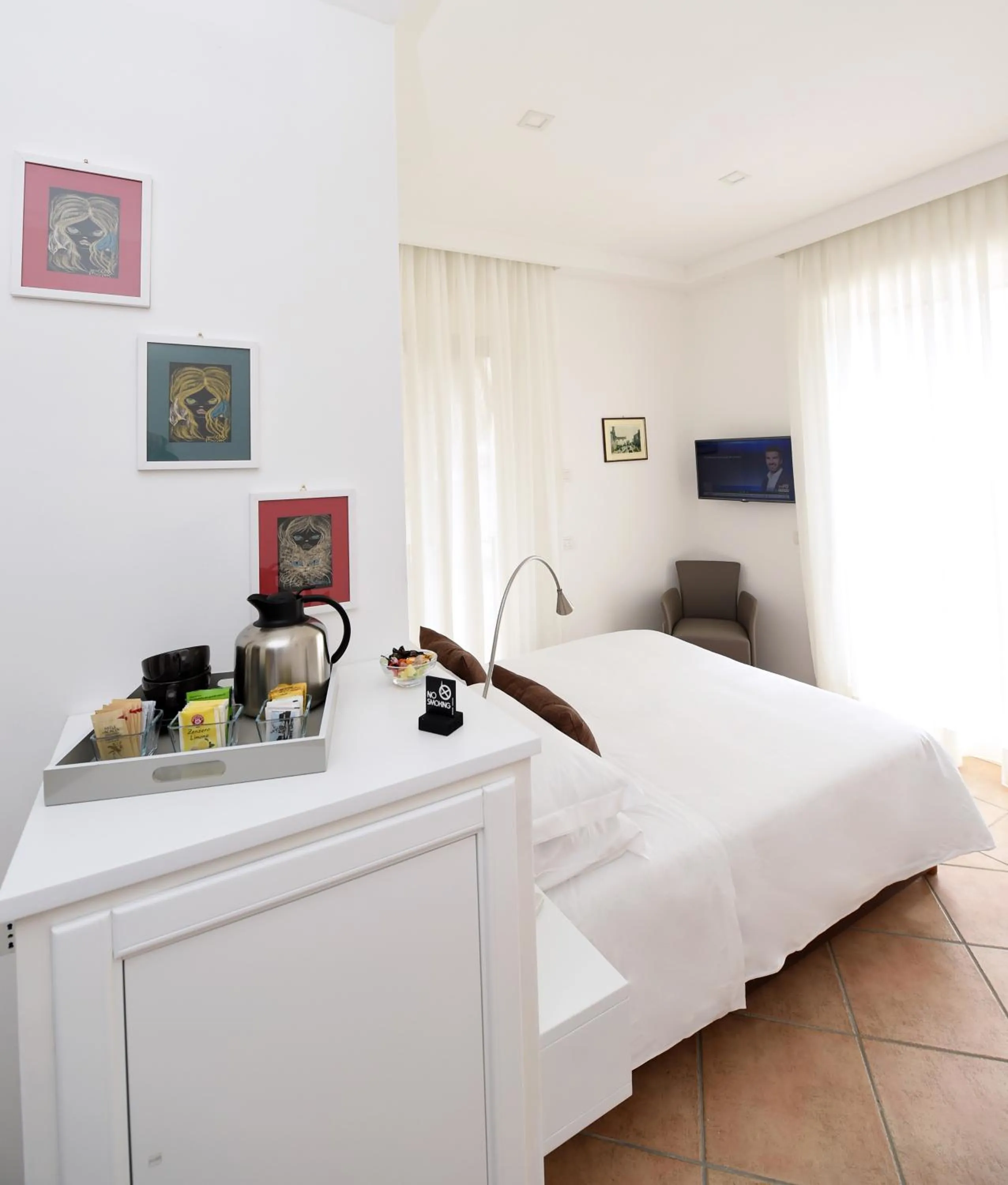 Coffee/tea facilities, Bed in Bella Sorrento B&B