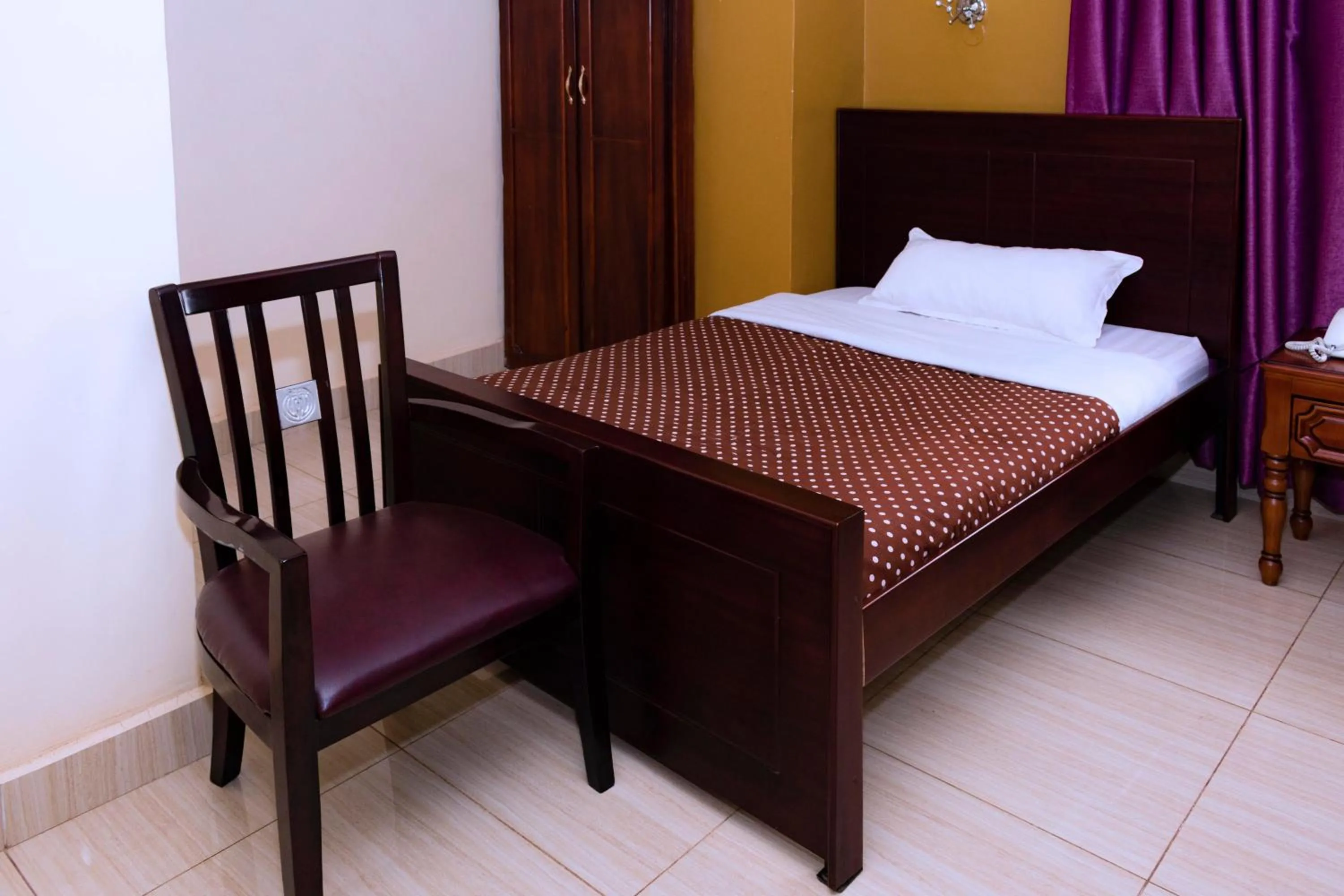 Bed in Diamonds Hotel Kampala