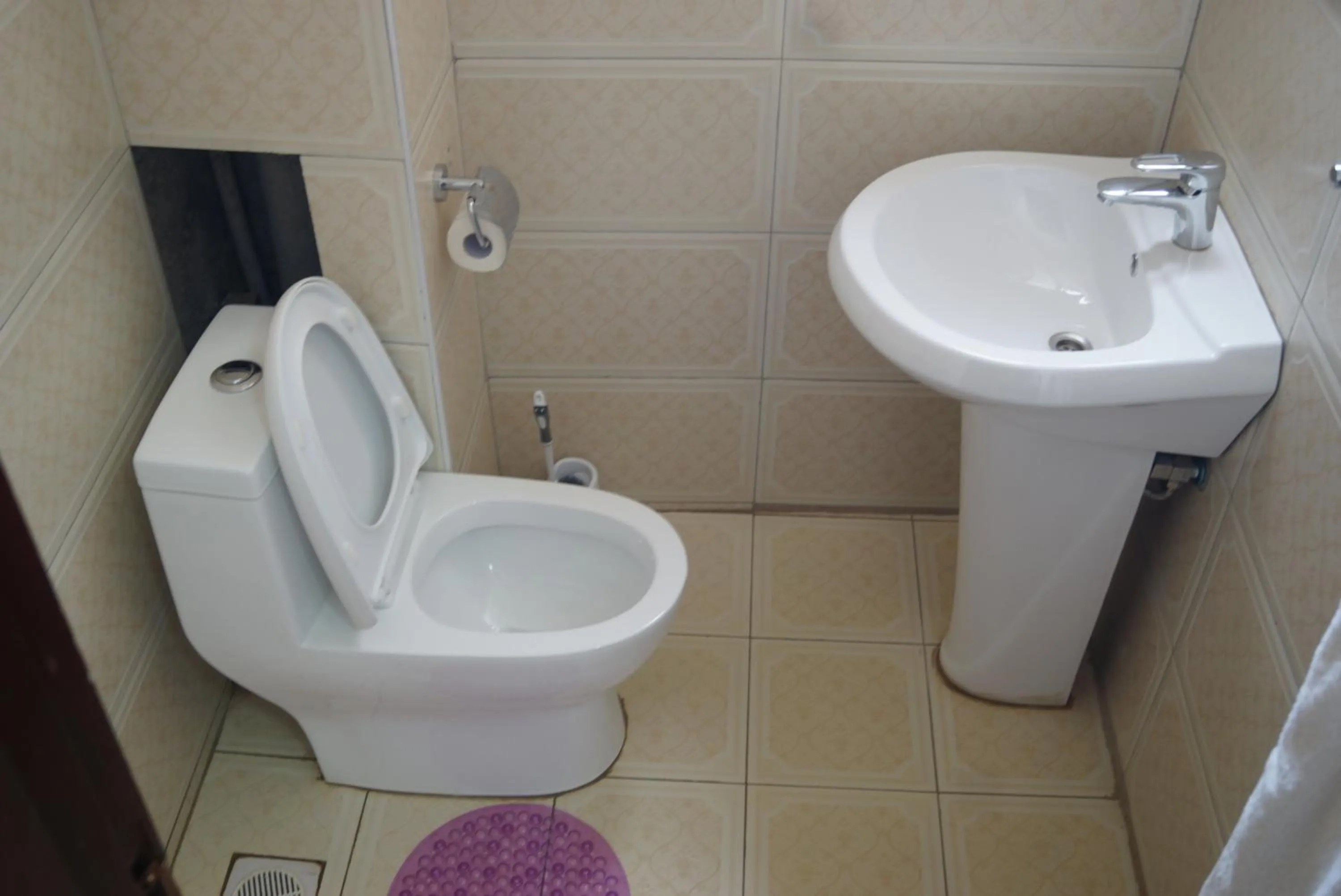 Shower in Diamonds Hotel Kampala