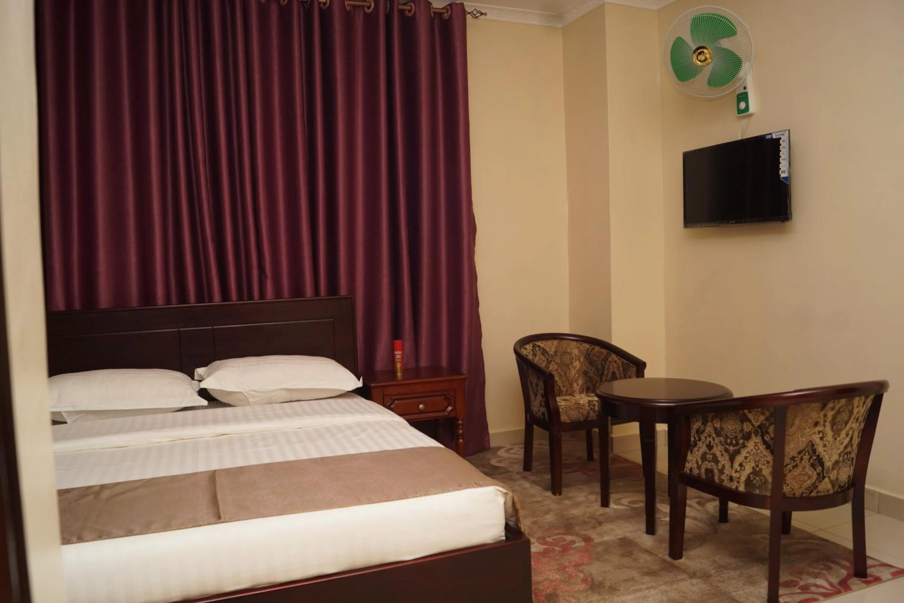 Bed in Diamonds Hotel Kampala