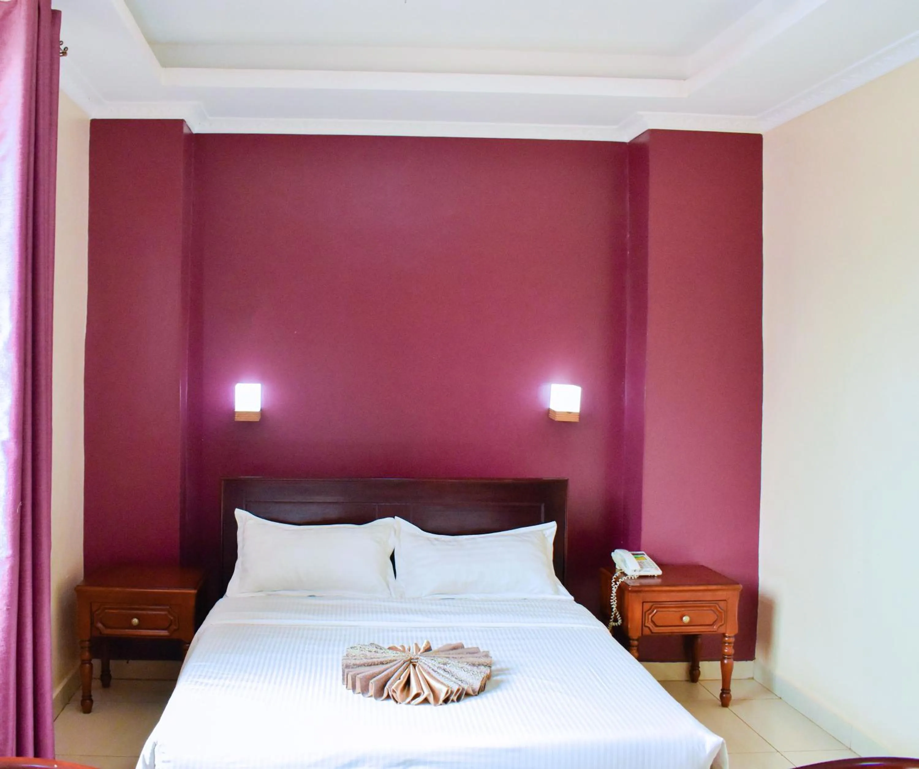 Bed in Diamonds Hotel Kampala