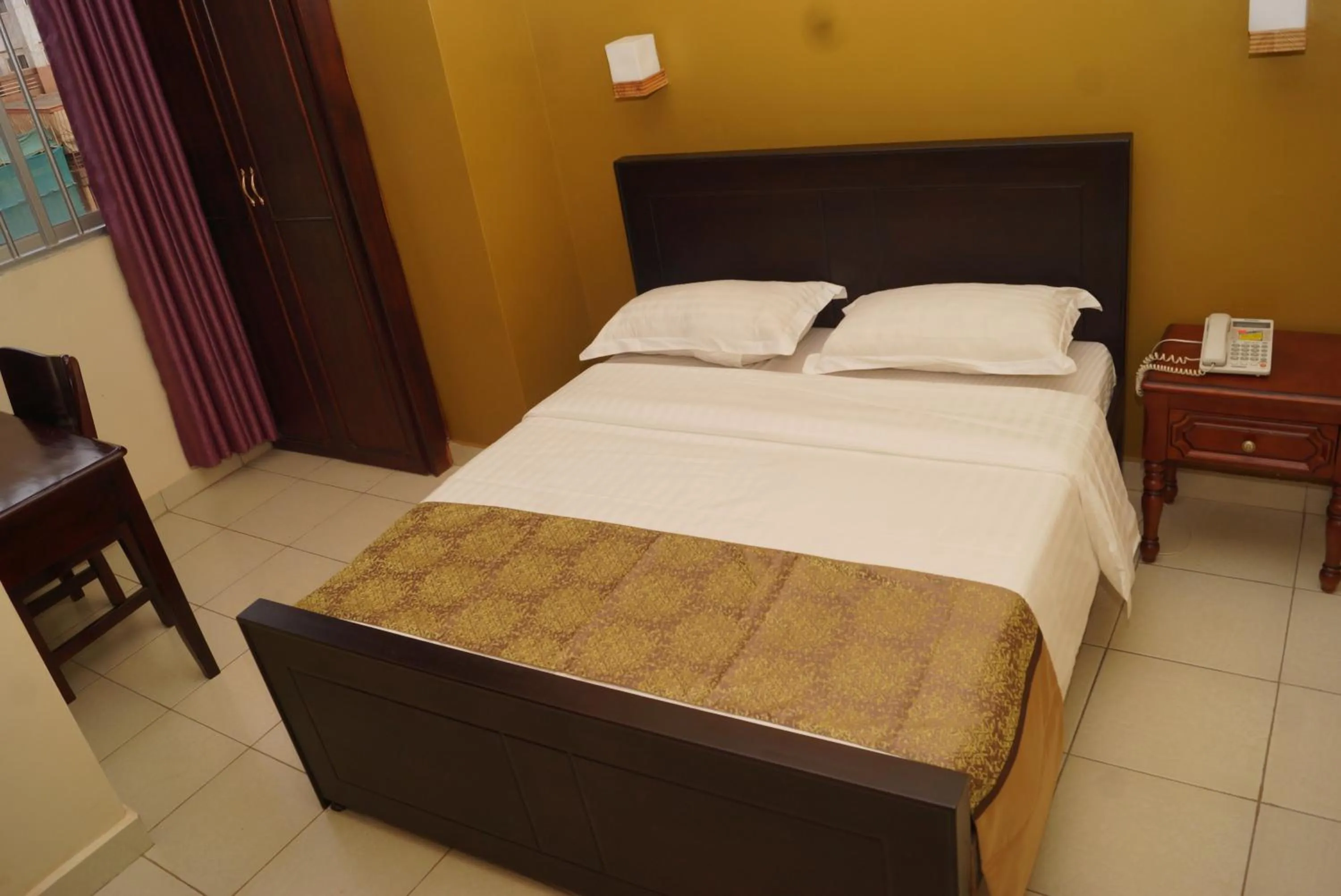 Bed in Diamonds Hotel Kampala