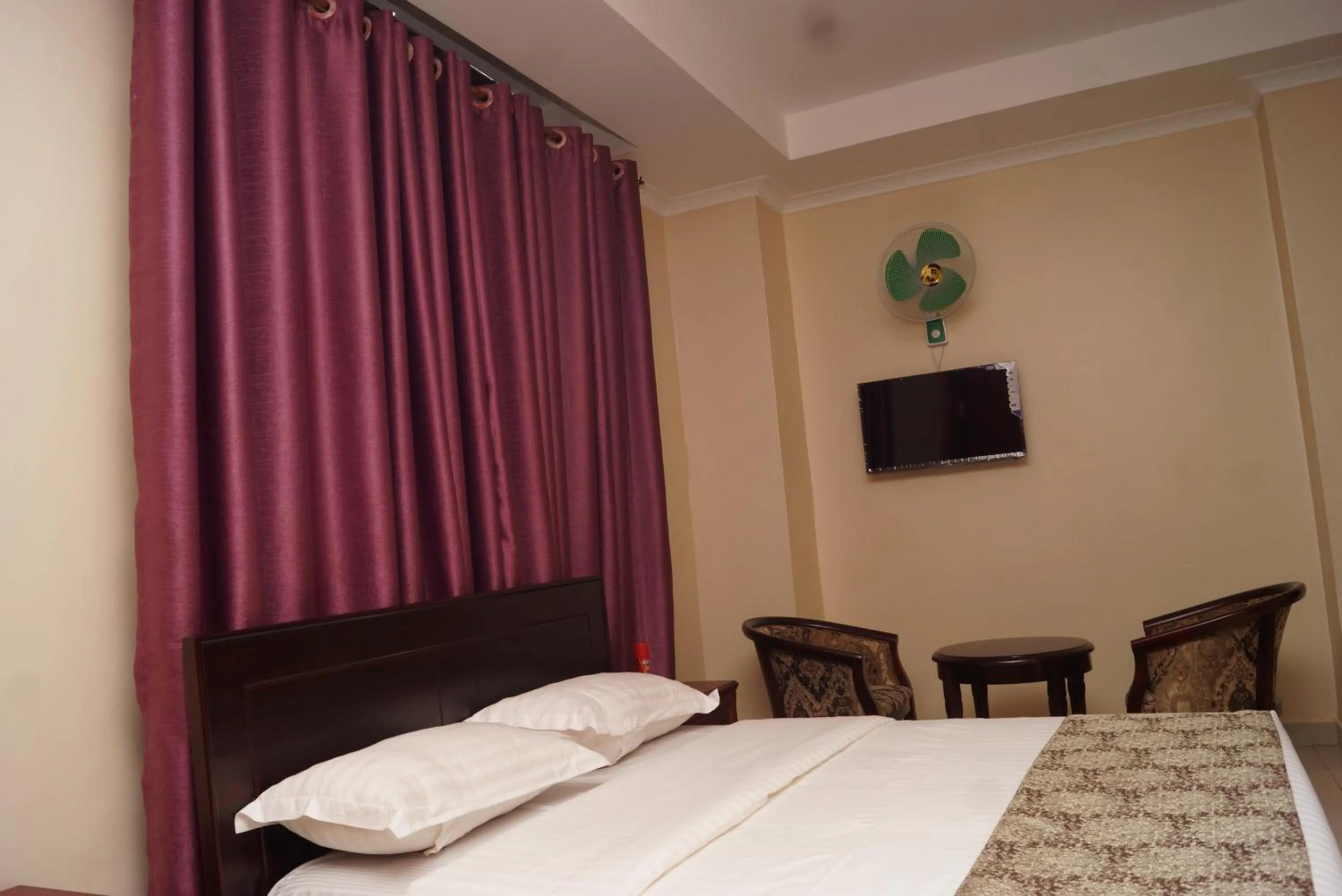 Communal lounge/ TV room in Diamonds Hotel Kampala