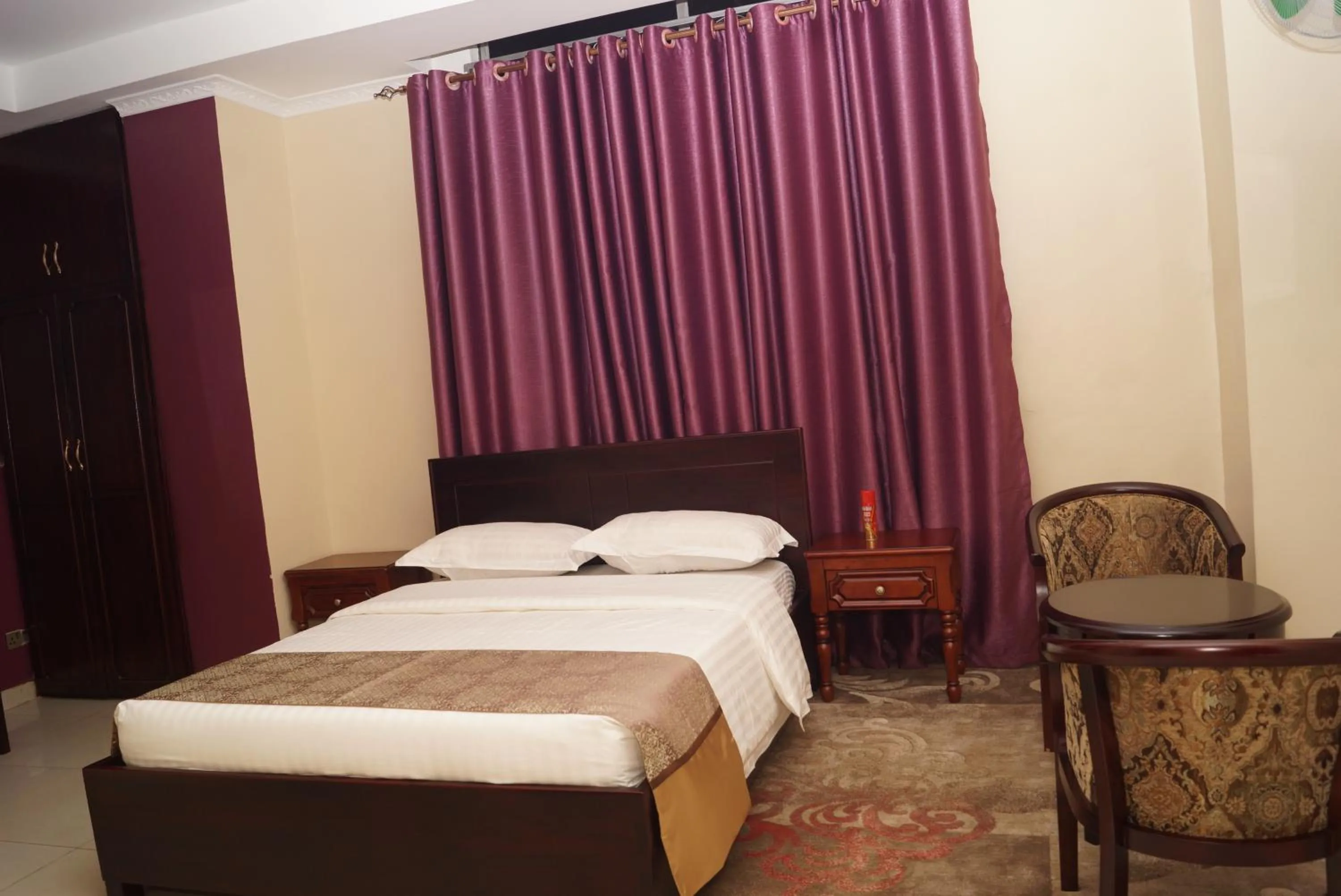 Bed in Diamonds Hotel Kampala