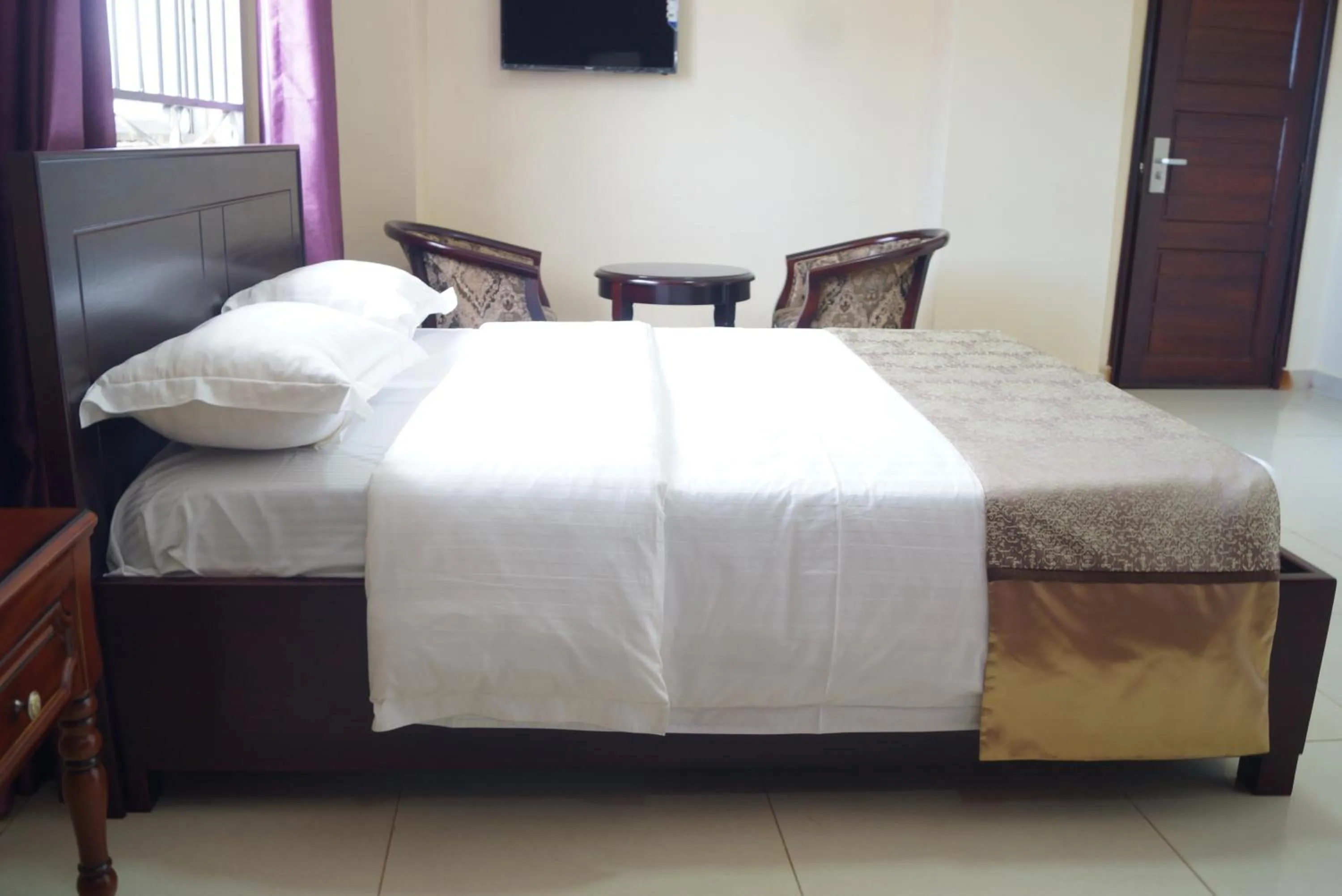 Bed in Diamonds Hotel Kampala