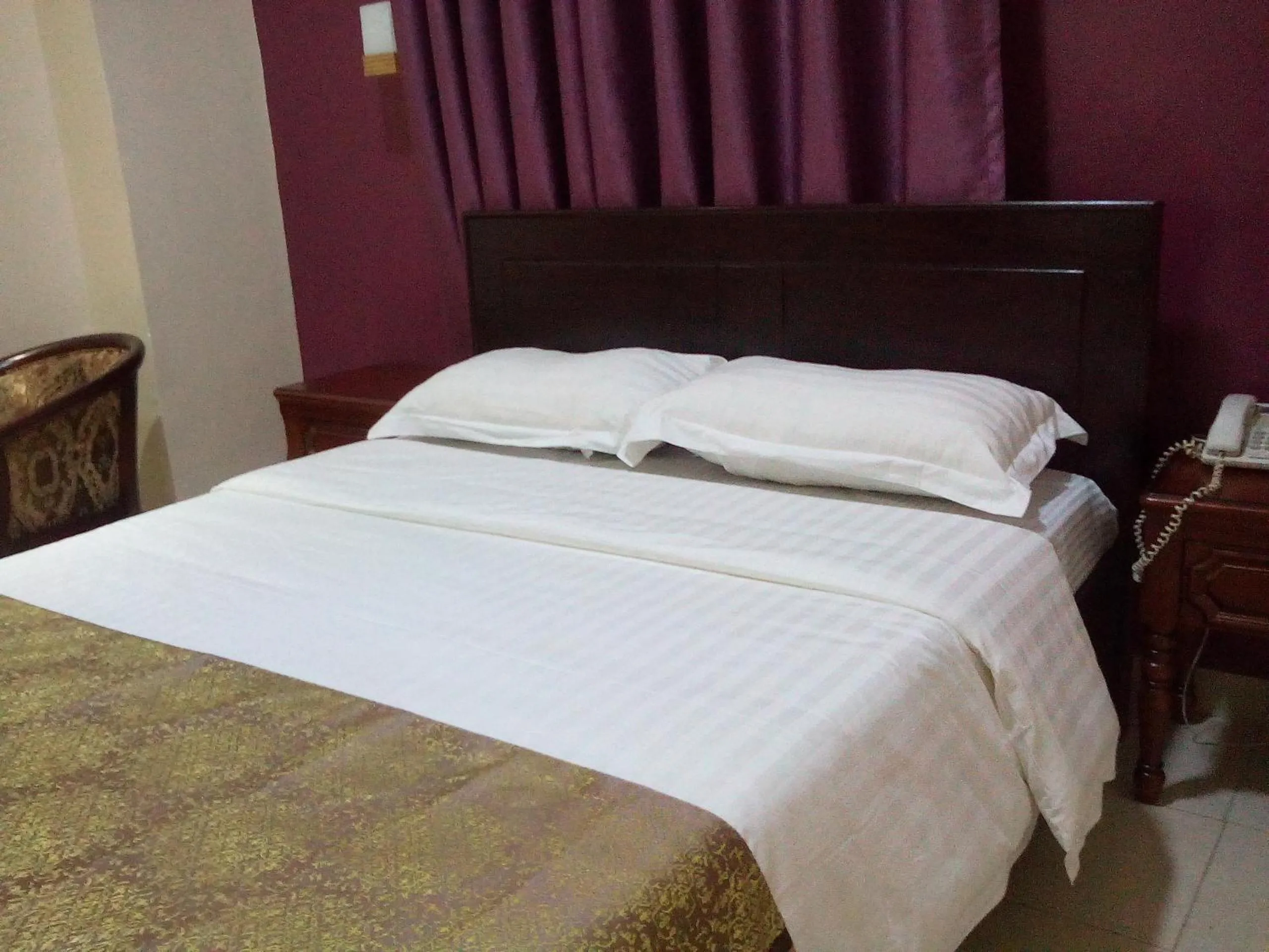 Bed in Diamonds Hotel Kampala