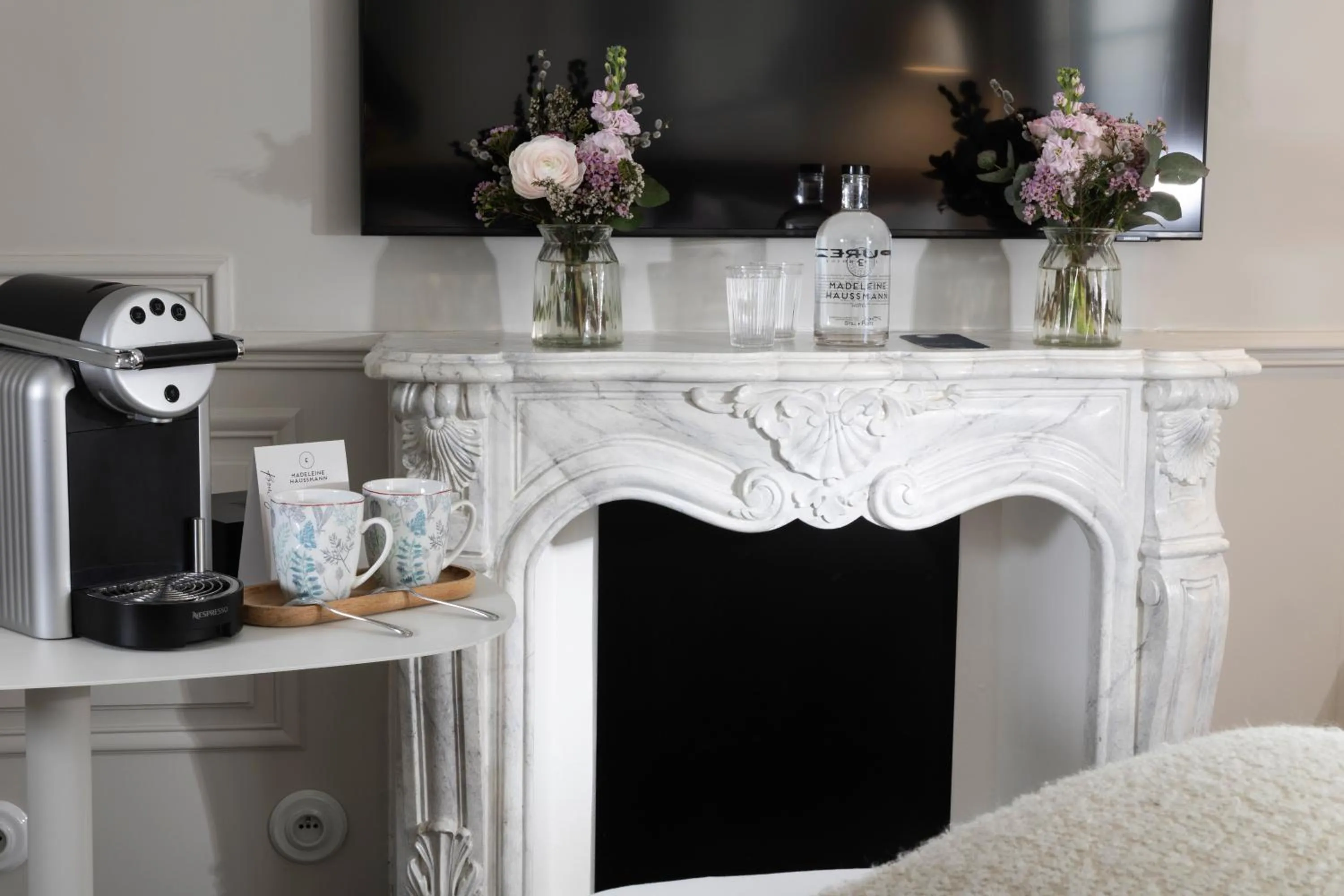 fireplace in Hôtel Madeleine Haussmann