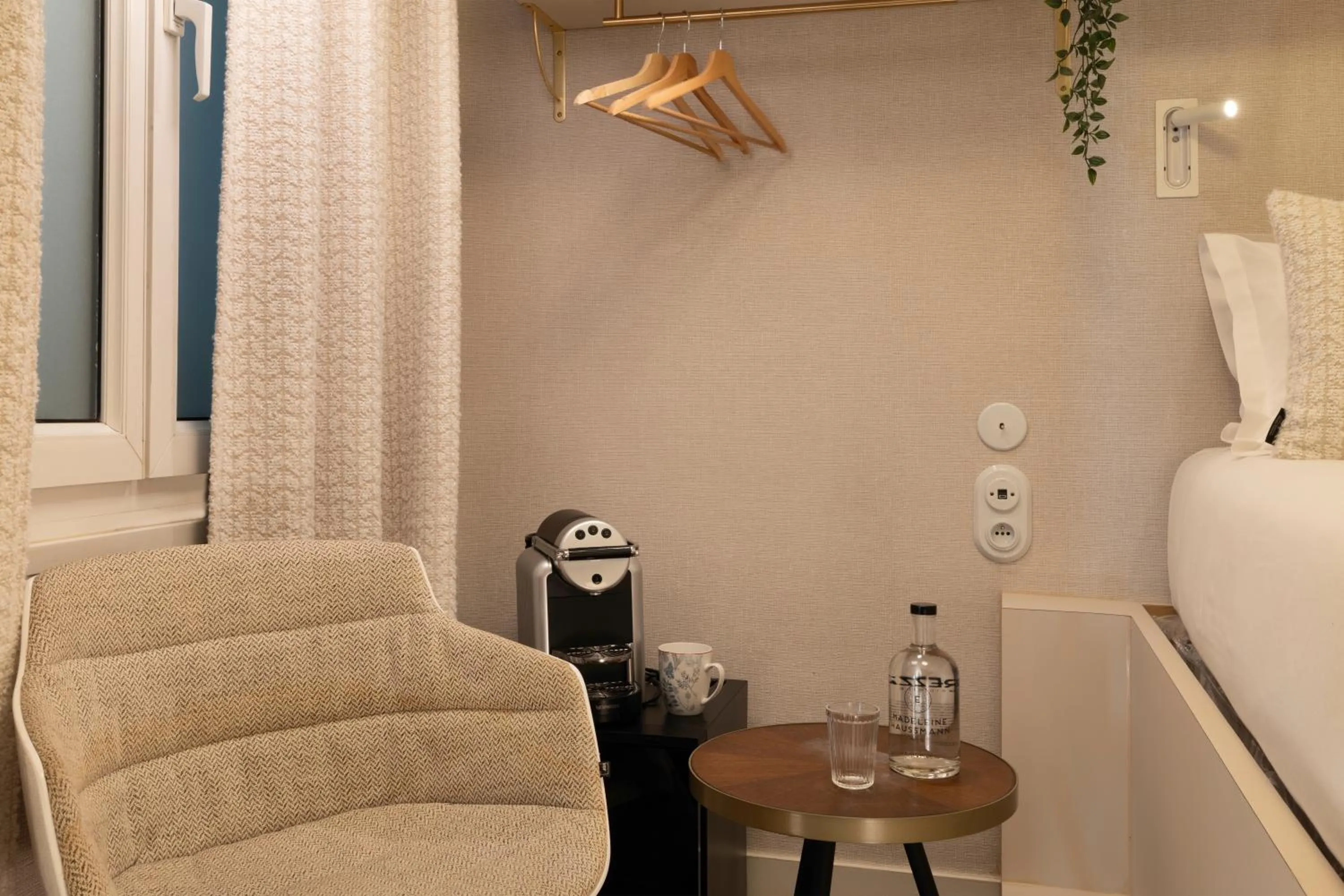 Coffee/tea facilities in Hôtel Madeleine Haussmann