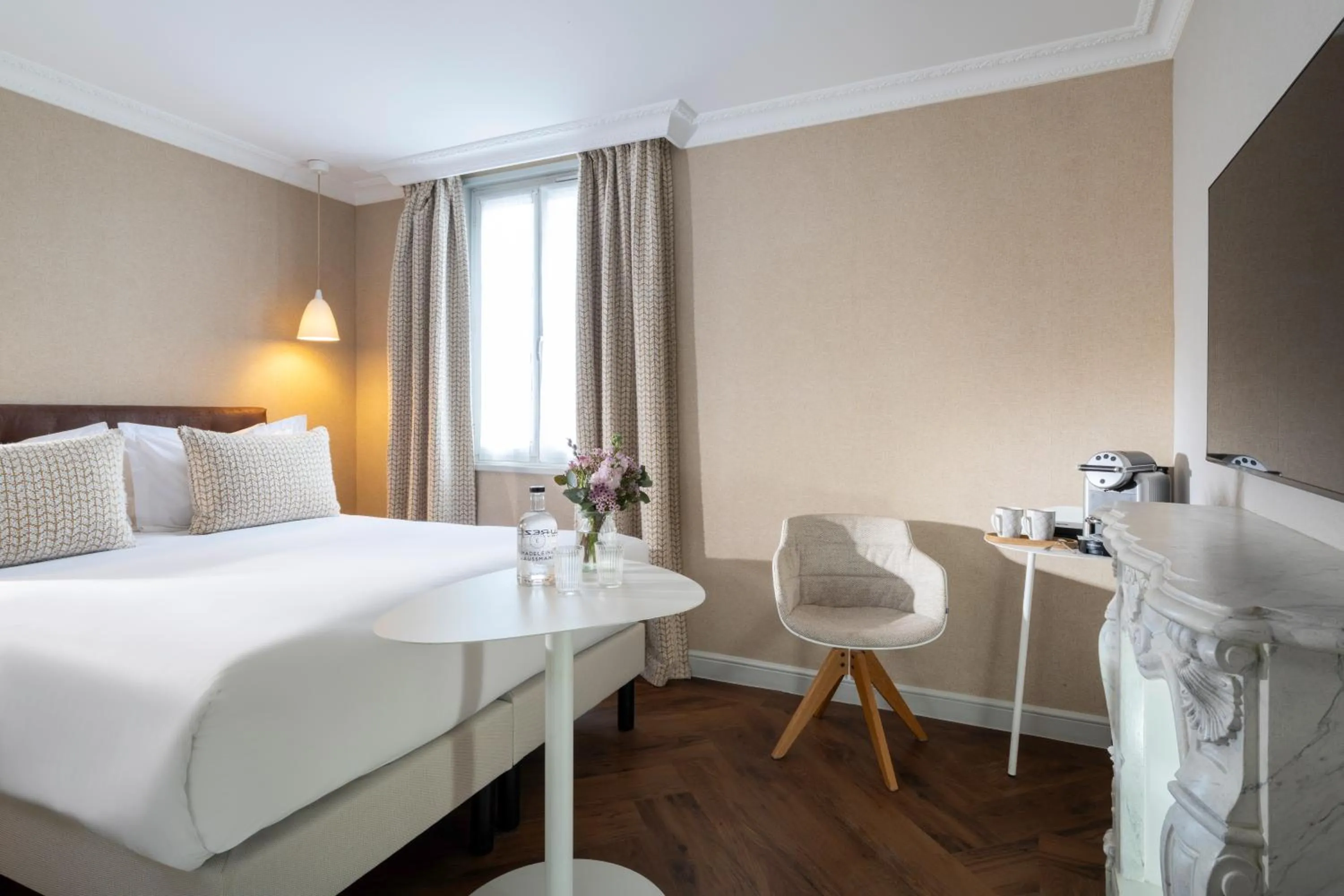 Photo of the whole room, Bed in Hôtel Madeleine Haussmann