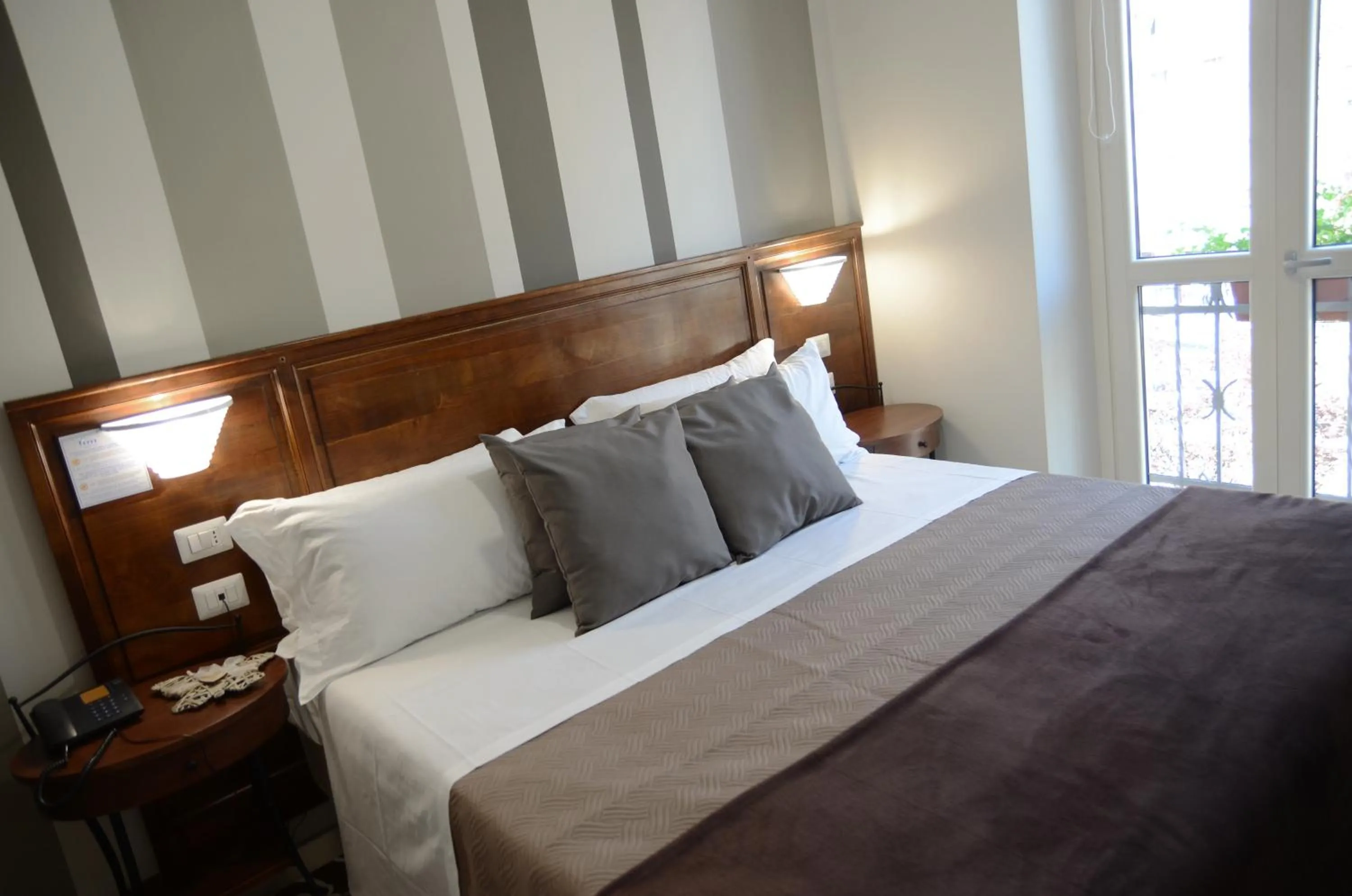 Street view, Bed in Hotel Giulio Cesare