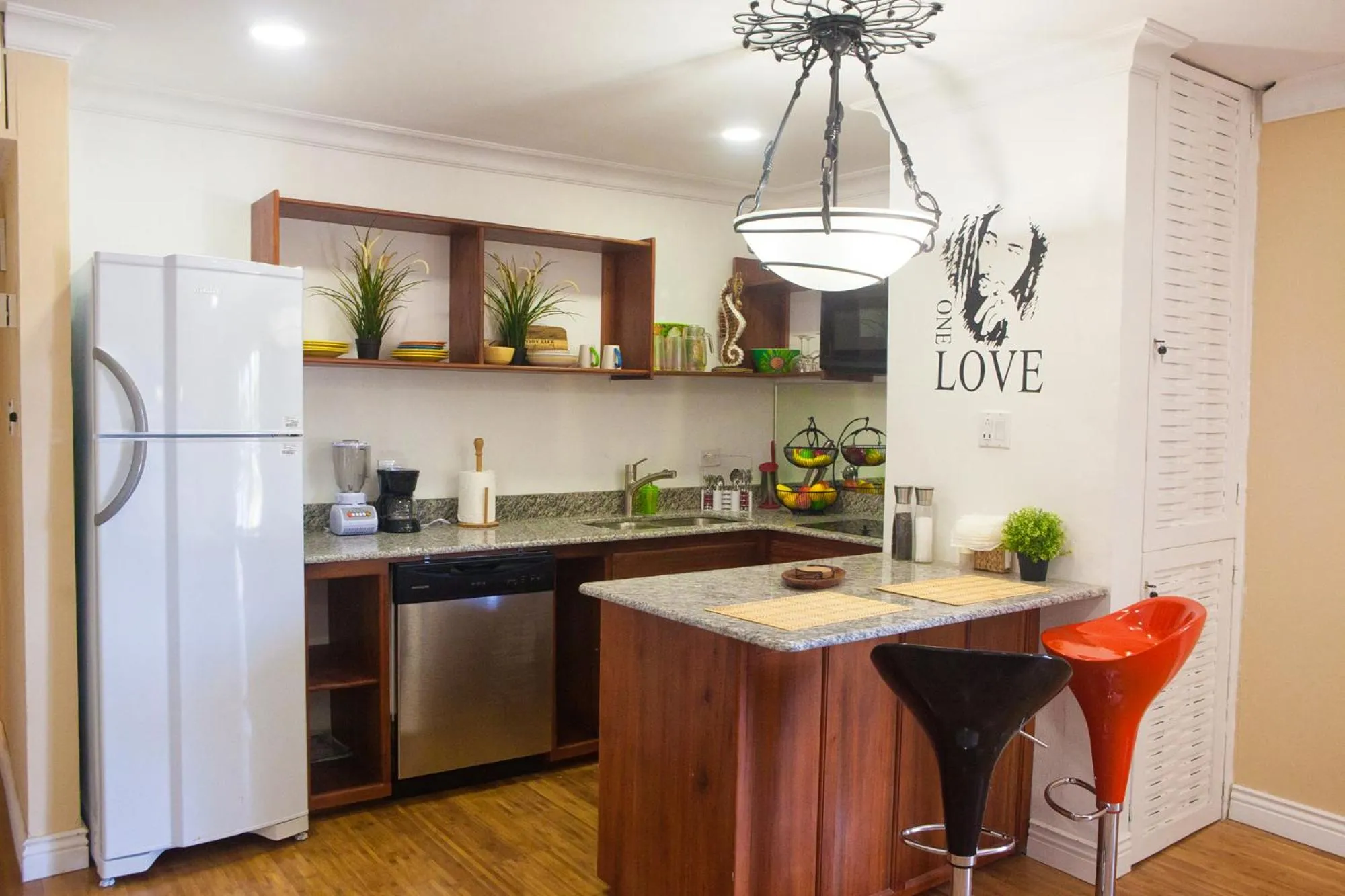 Coffee/tea facilities in Montego Bay Club Apartments