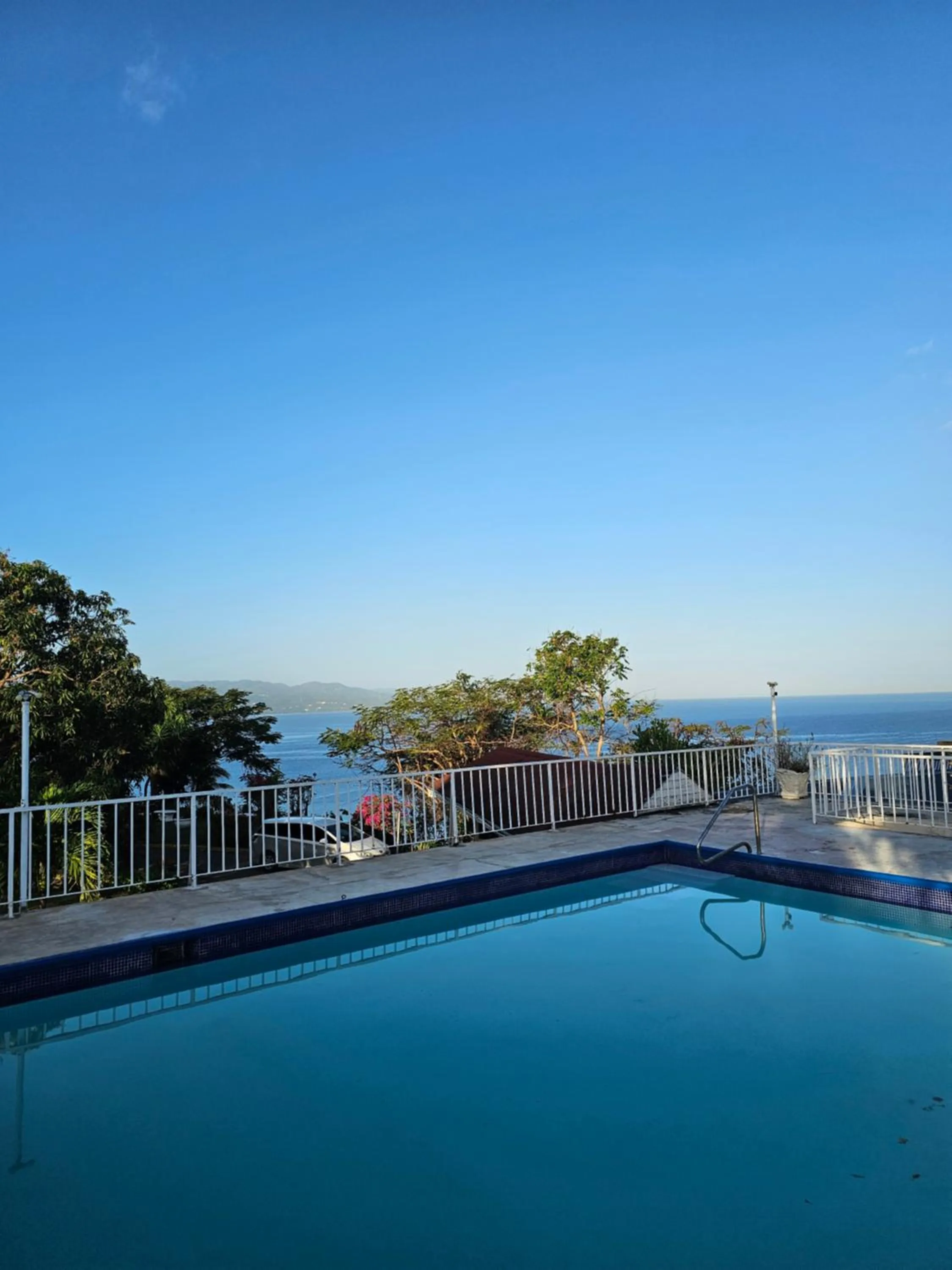 Swimming pool in Montego Bay Club Apartments