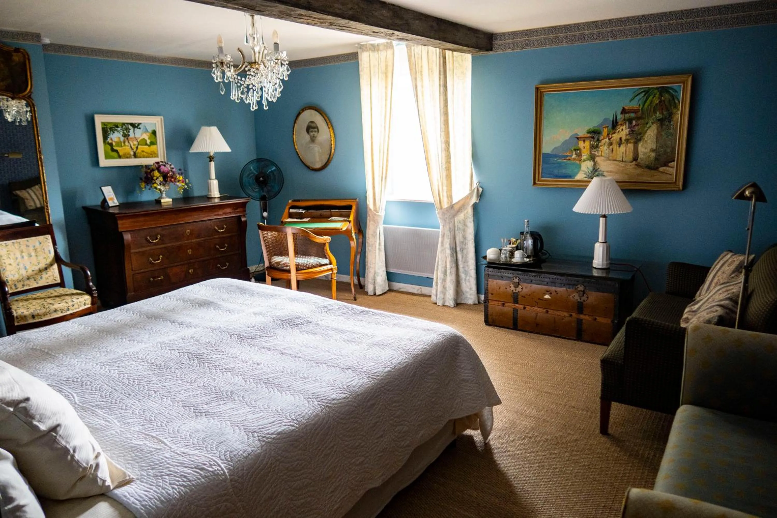 Photo of the whole room, Bed in Jan's place in Burgundy