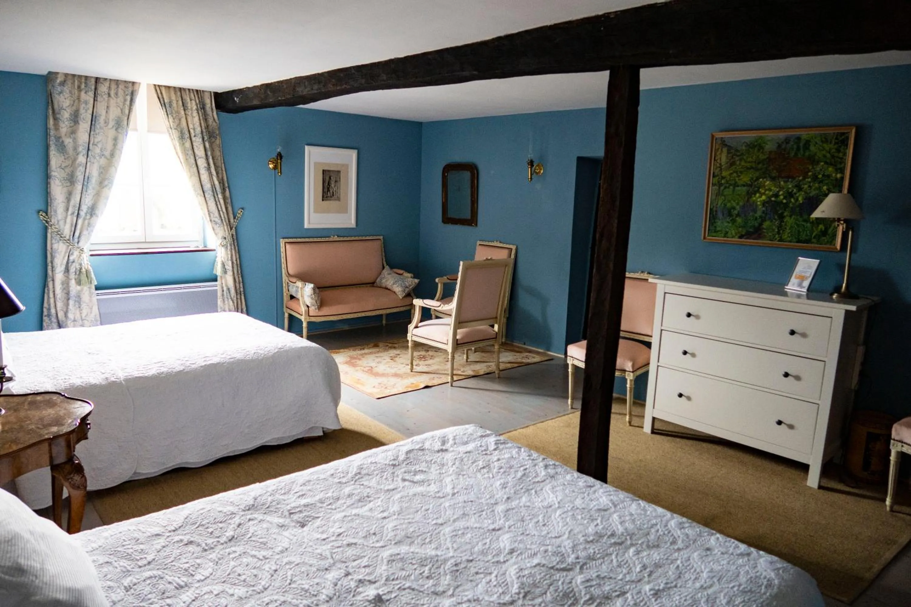 Photo of the whole room, Bed in Jan's place in Burgundy