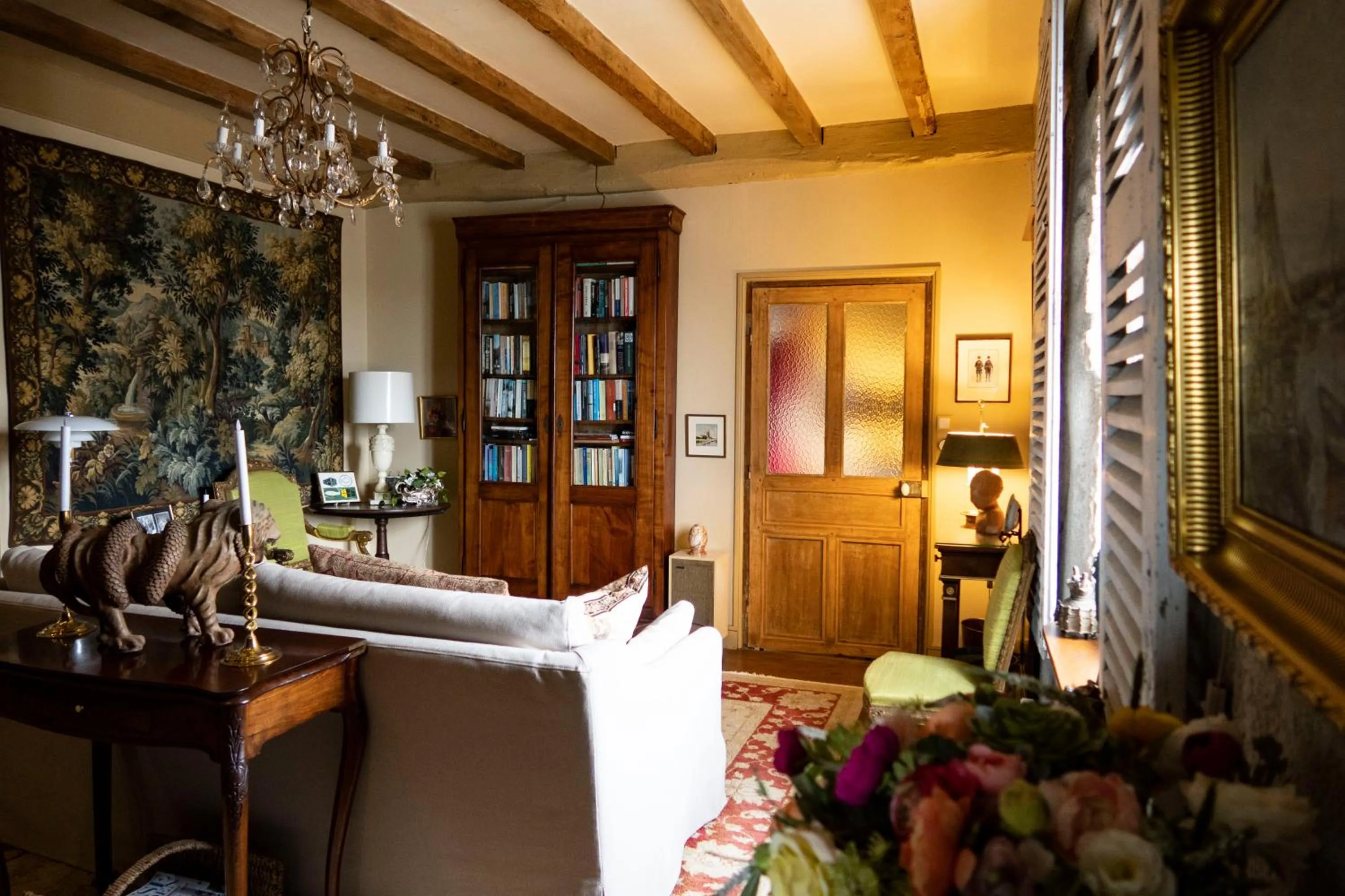 Communal lounge/ TV room in Jan's place in Burgundy