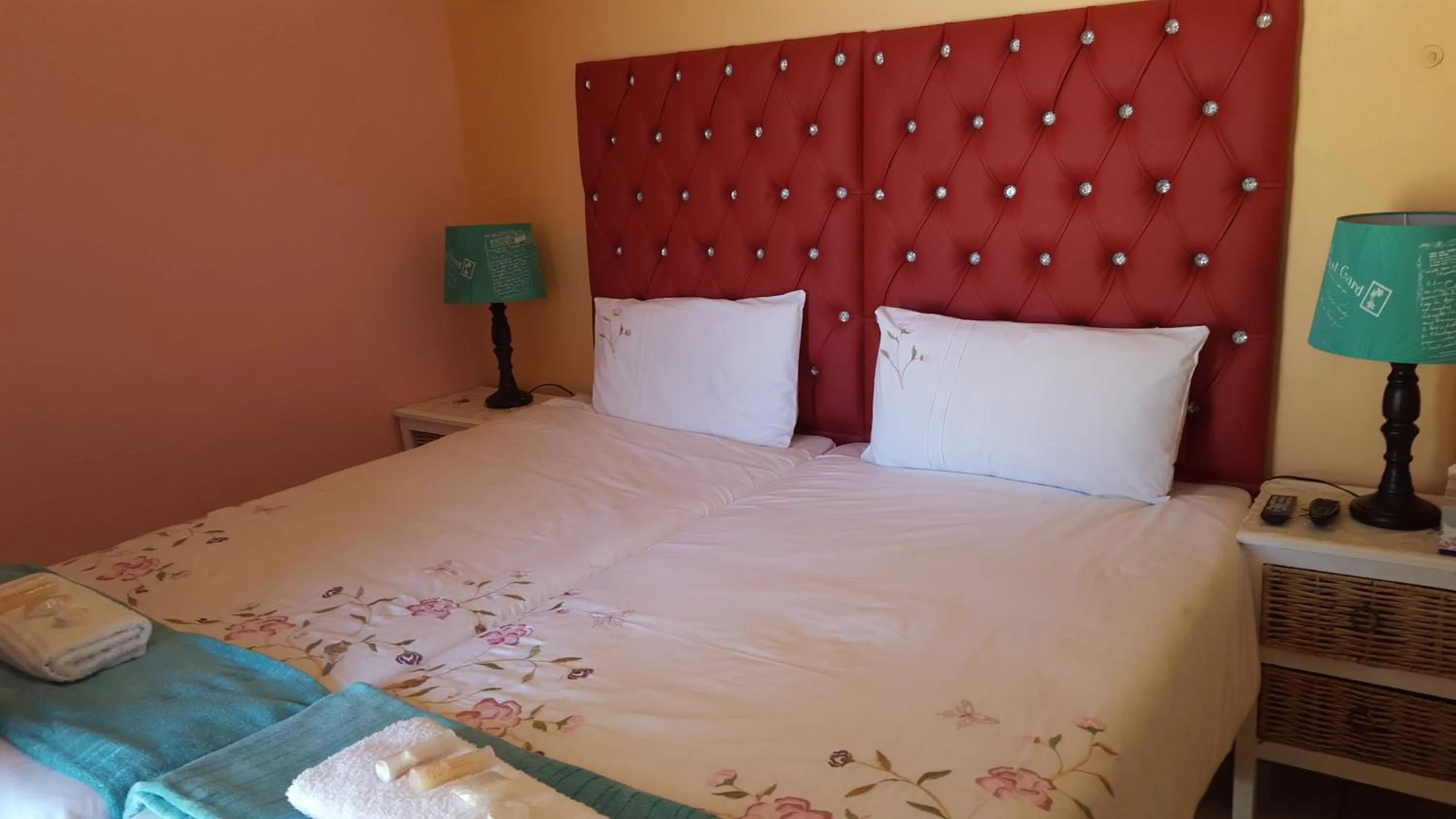 Shower, Bed in Sleepwell