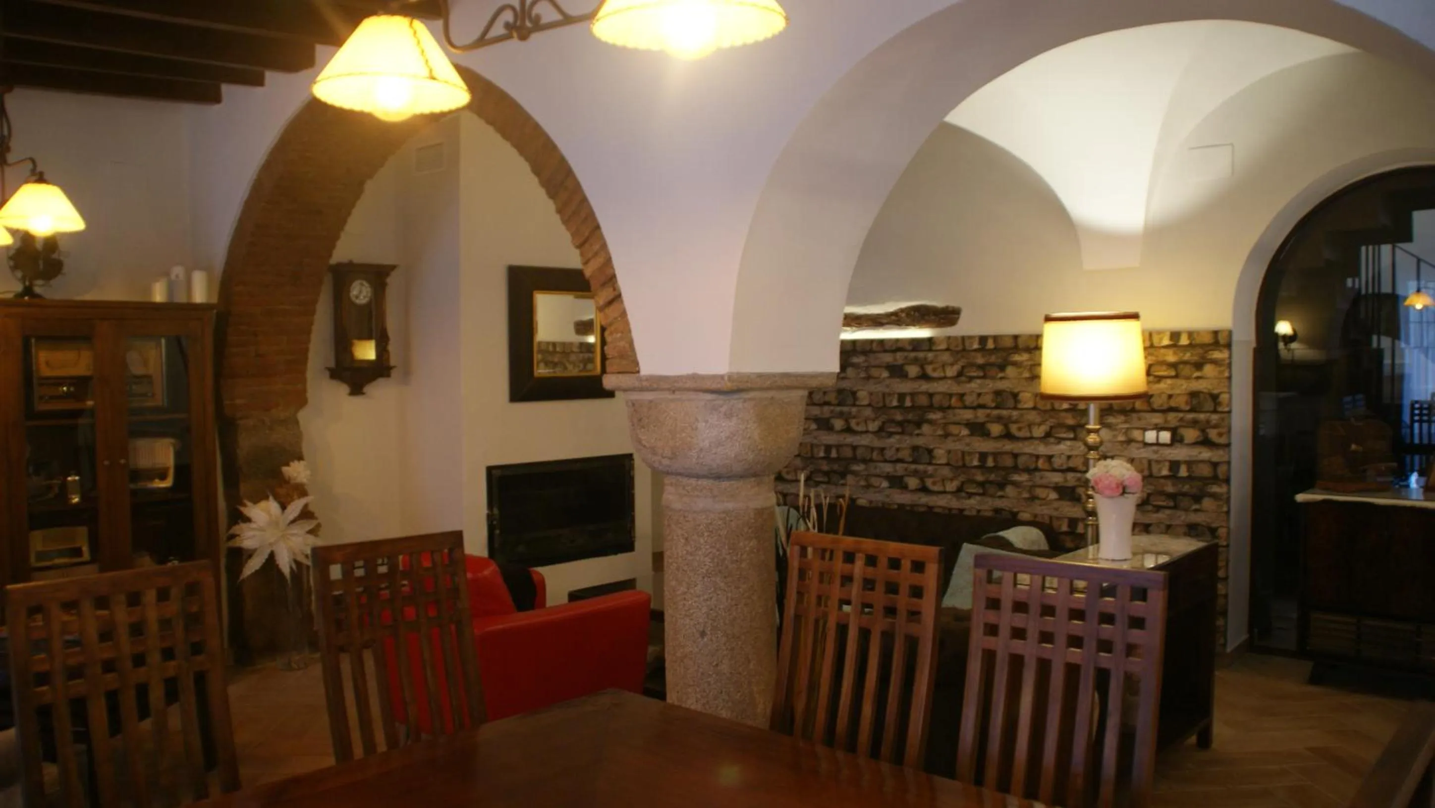 Communal lounge/ TV room in LANTIGUA CASA RURAL