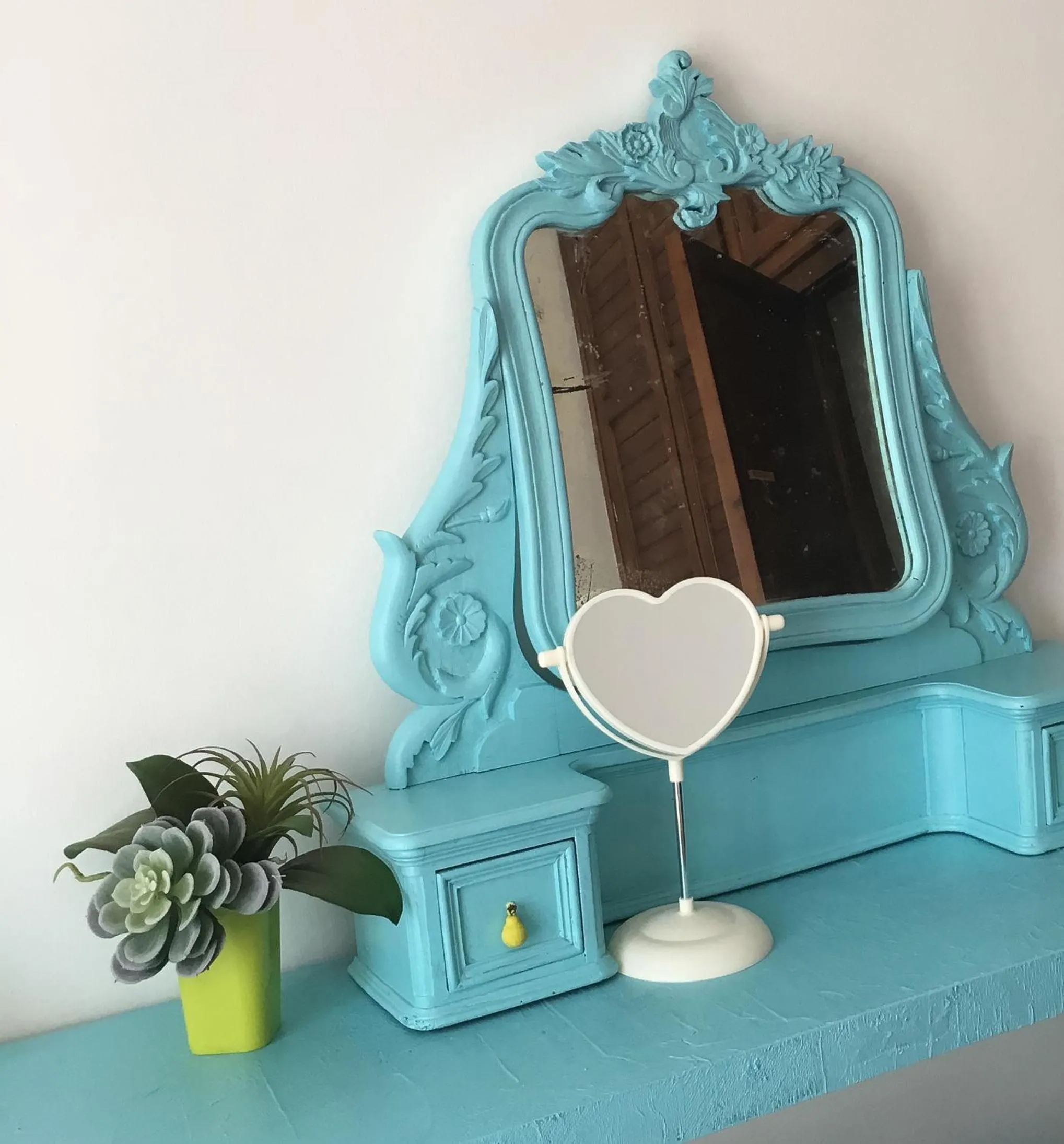 Decorative detail in 4 in piazza