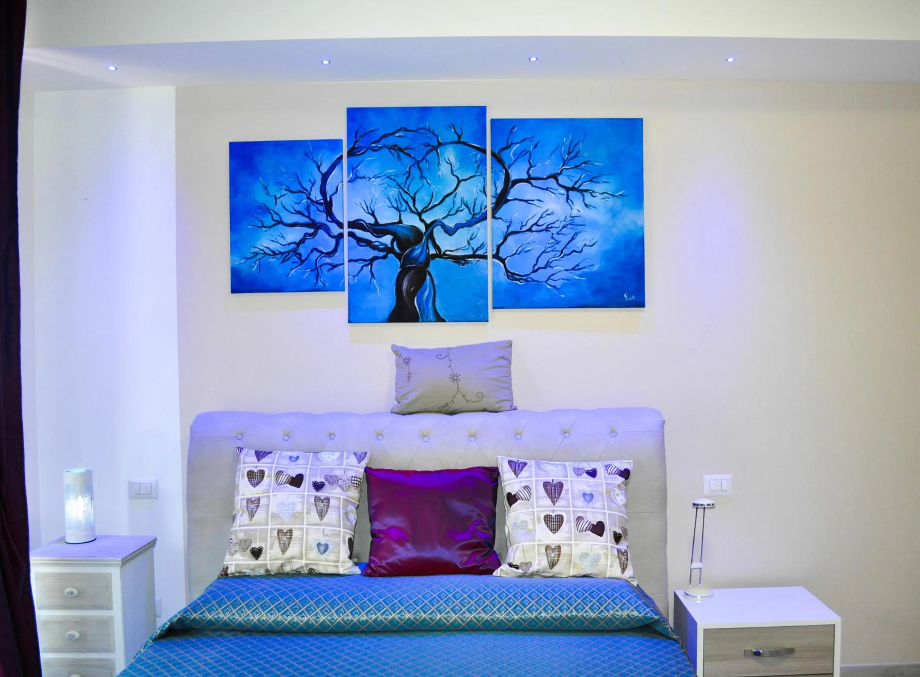 Photo of the whole room, Bed in SuiteIRIS B&B