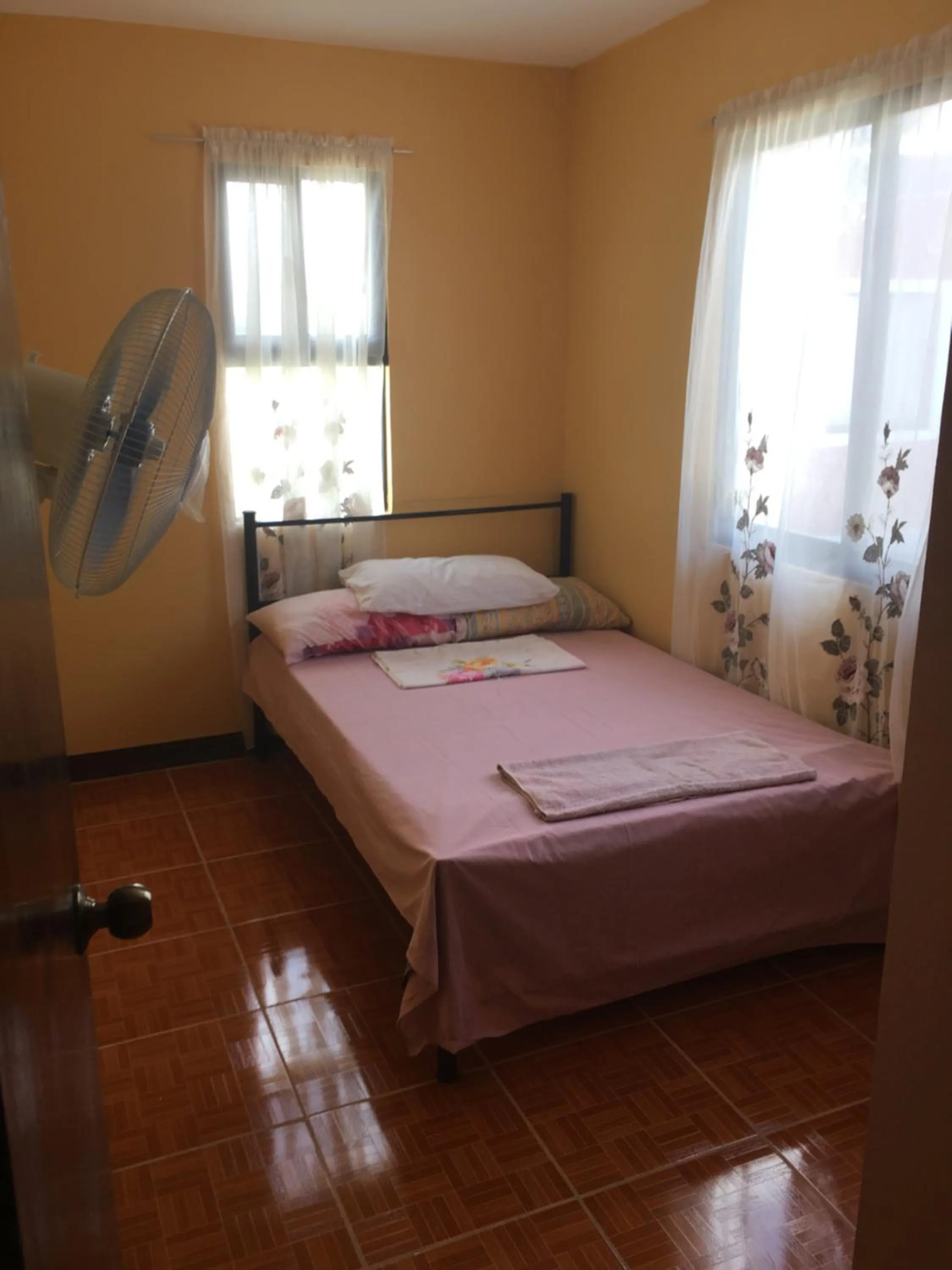 Bed in Pines Mansion 2 Homestay Rooms for Rent in Cash with 30 percent Advance Payment to Confirm
