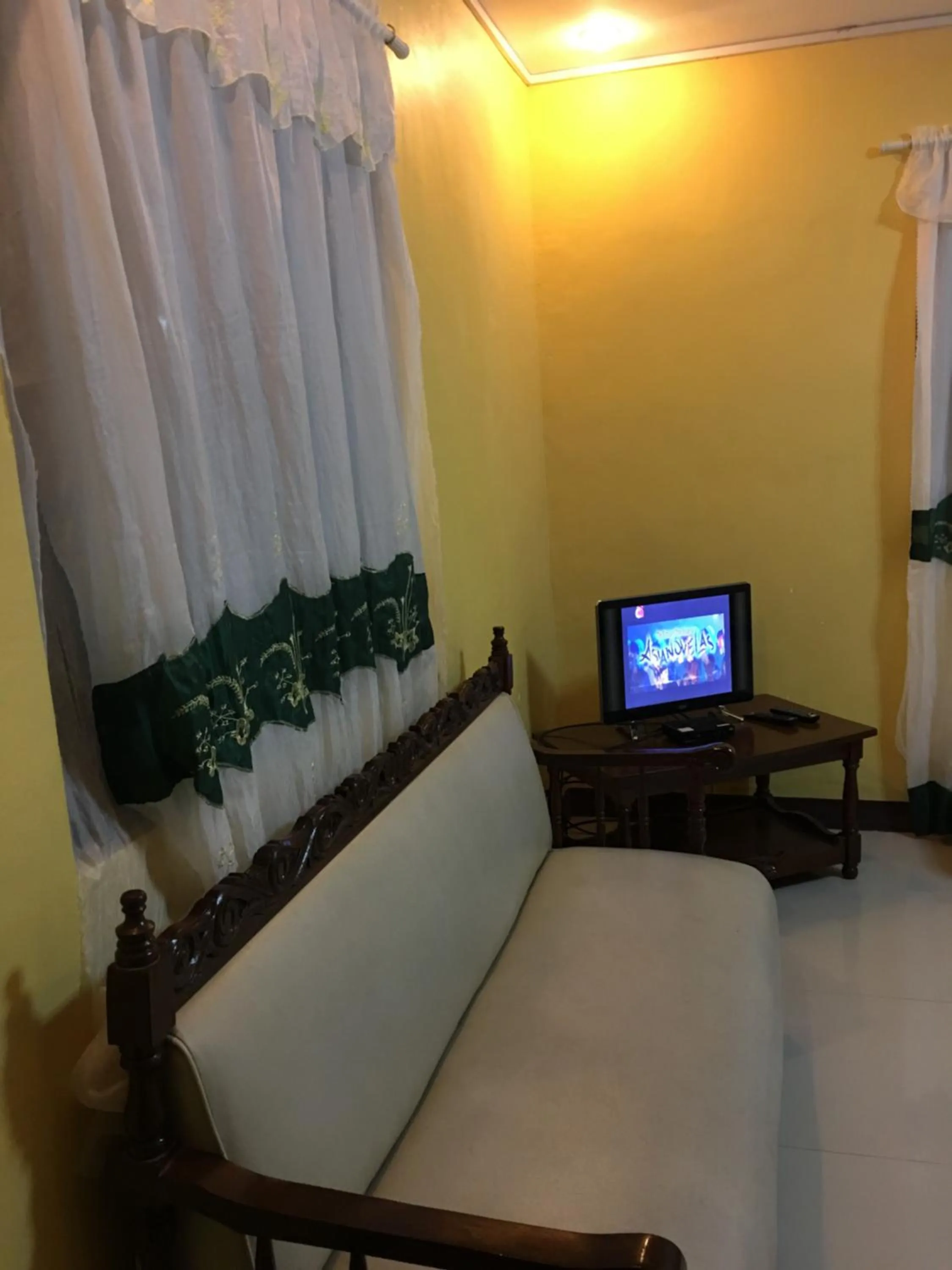 Communal lounge/ TV room, Bed in Pines Mansion 2 Homestay Rooms for Rent in Cash with 30 percent Advance Payment to Confirm