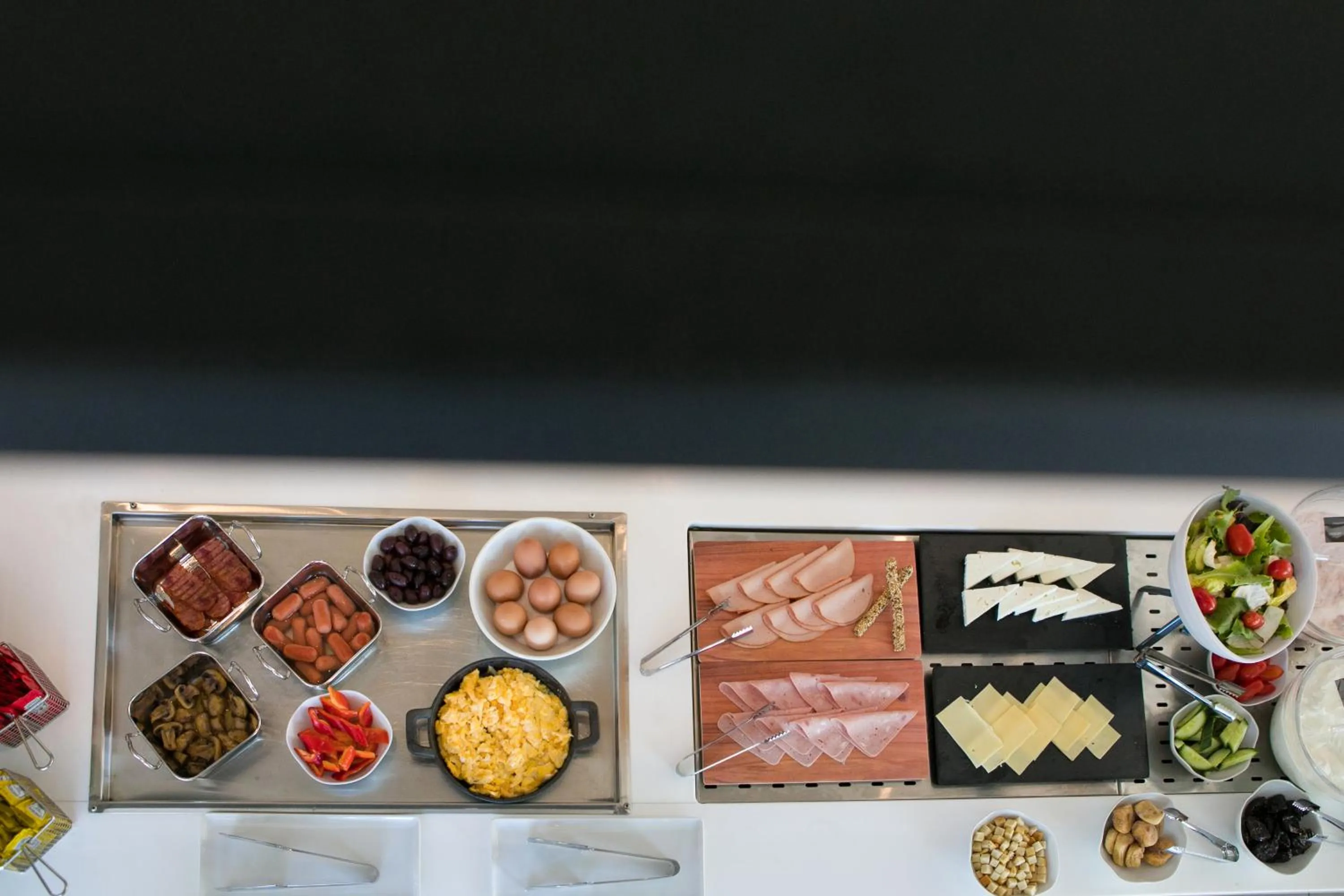 Breakfast in White Luxury