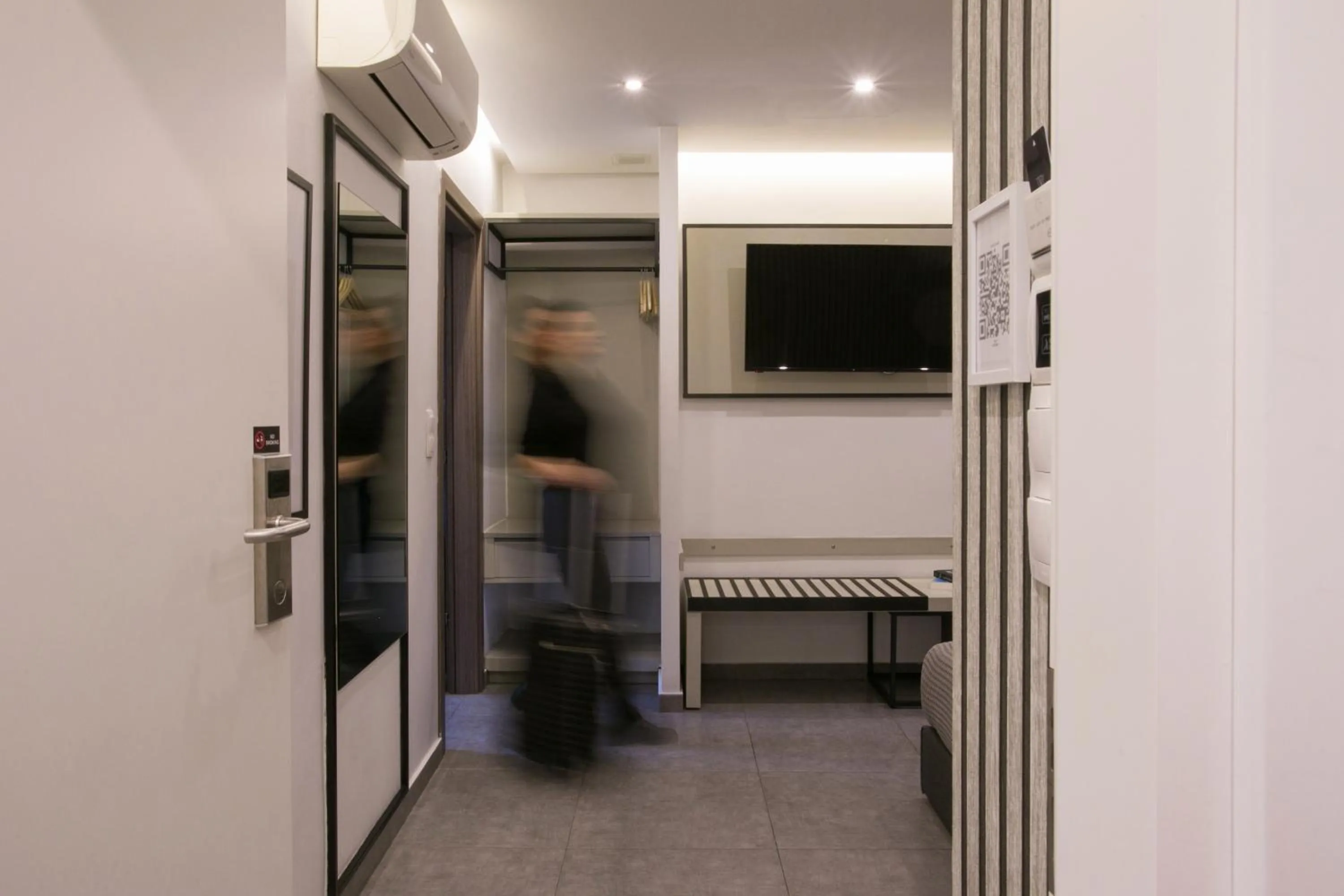 TV and multimedia in White Luxury