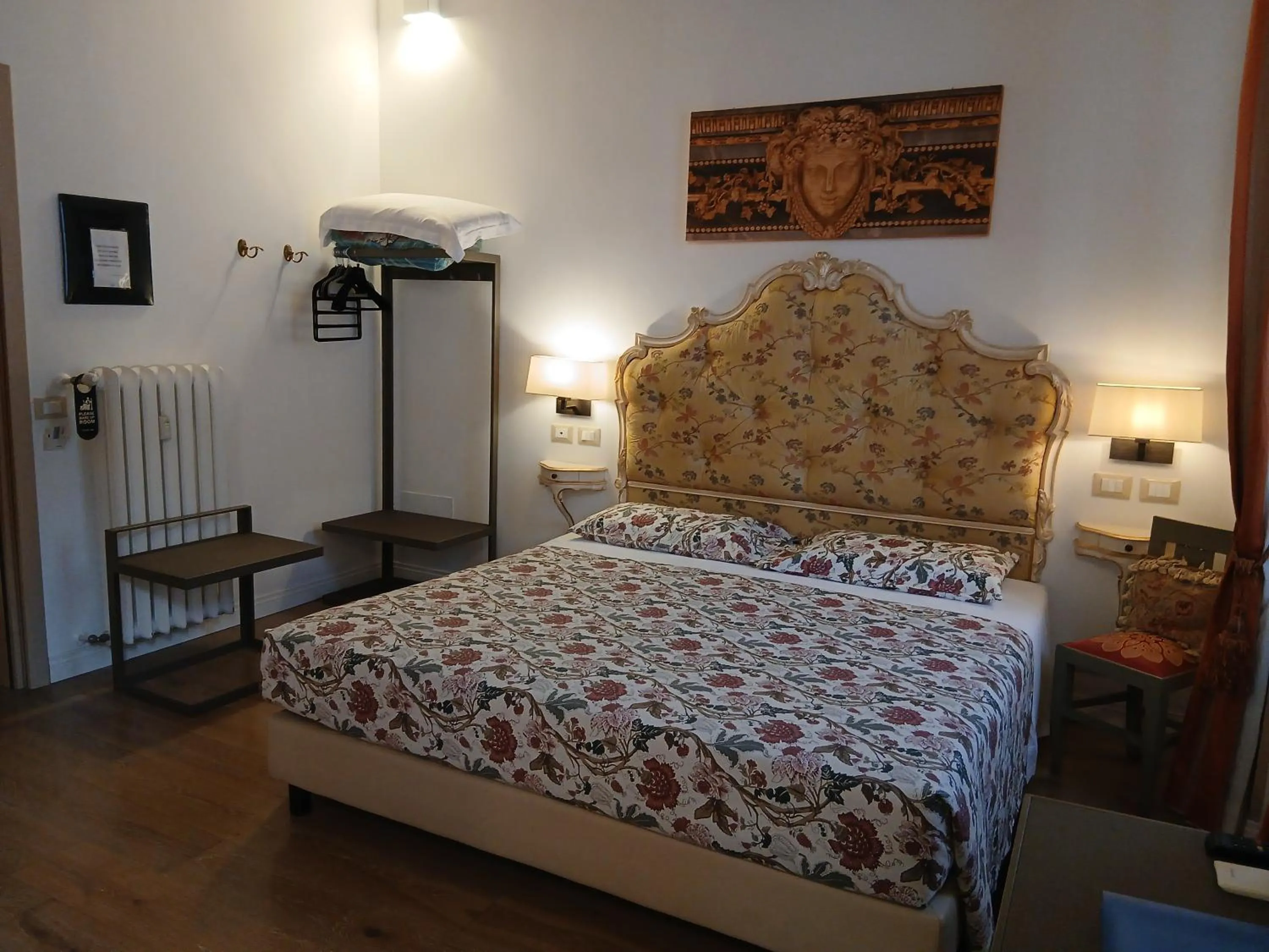 Bed in Excellent Trinity Rooms