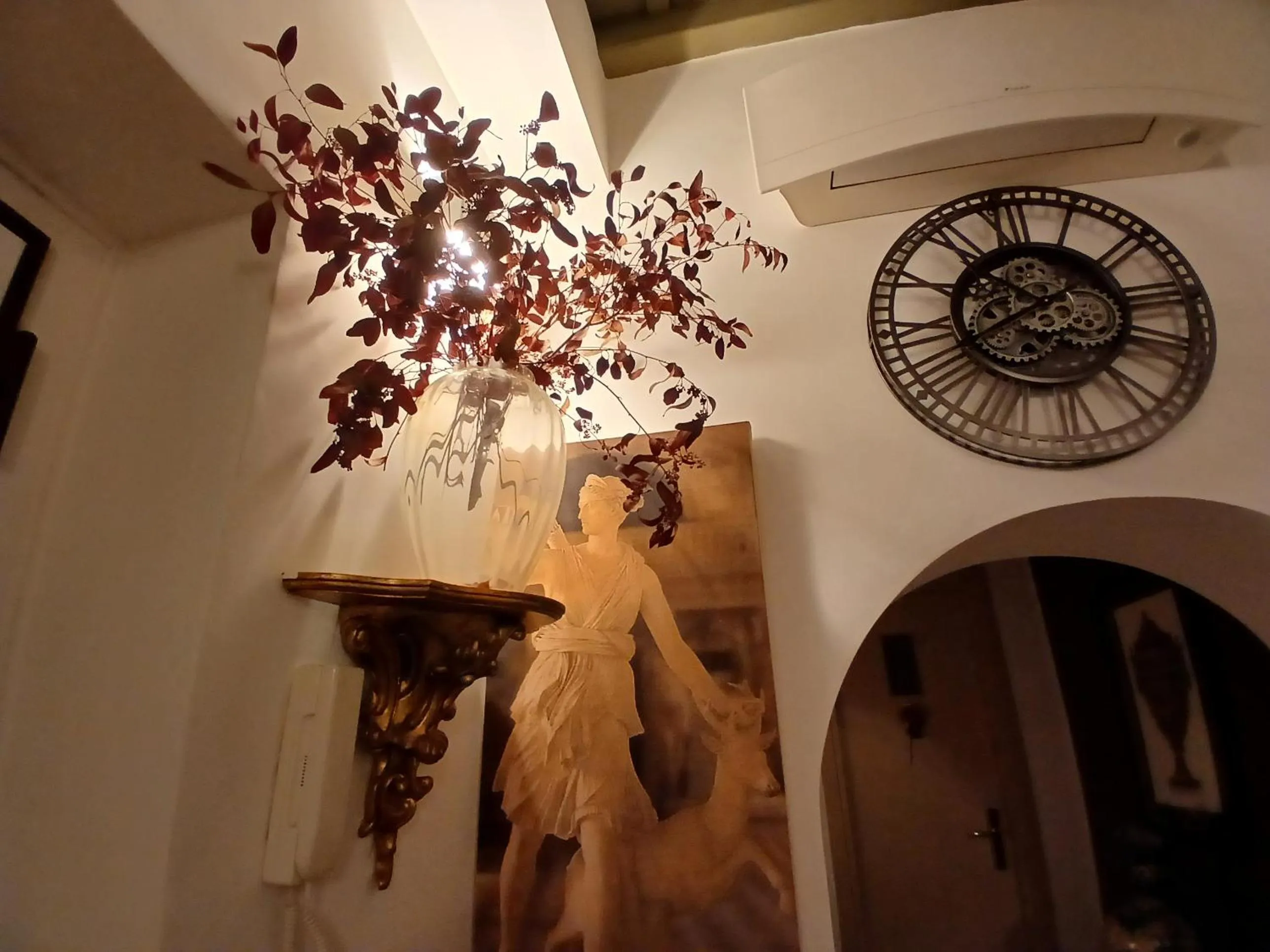 Decorative detail in Excellent Trinity Rooms