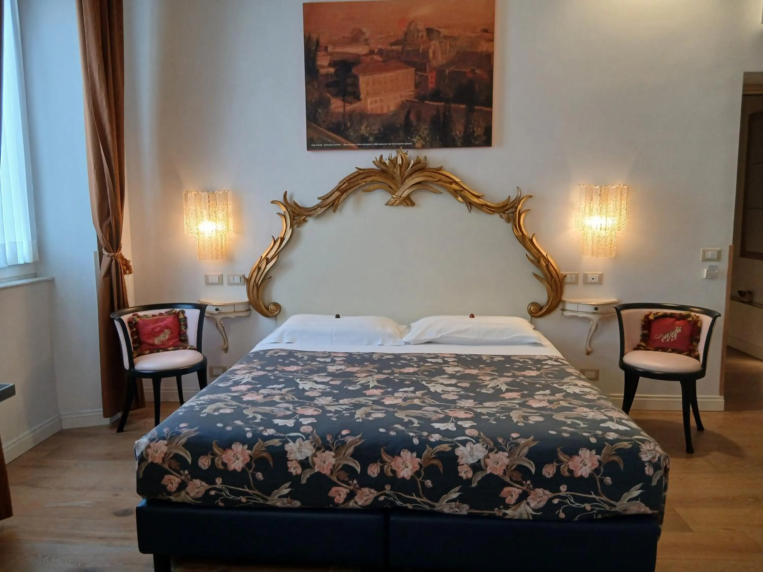 Bedroom, Bed in Excellent Trinity Rooms