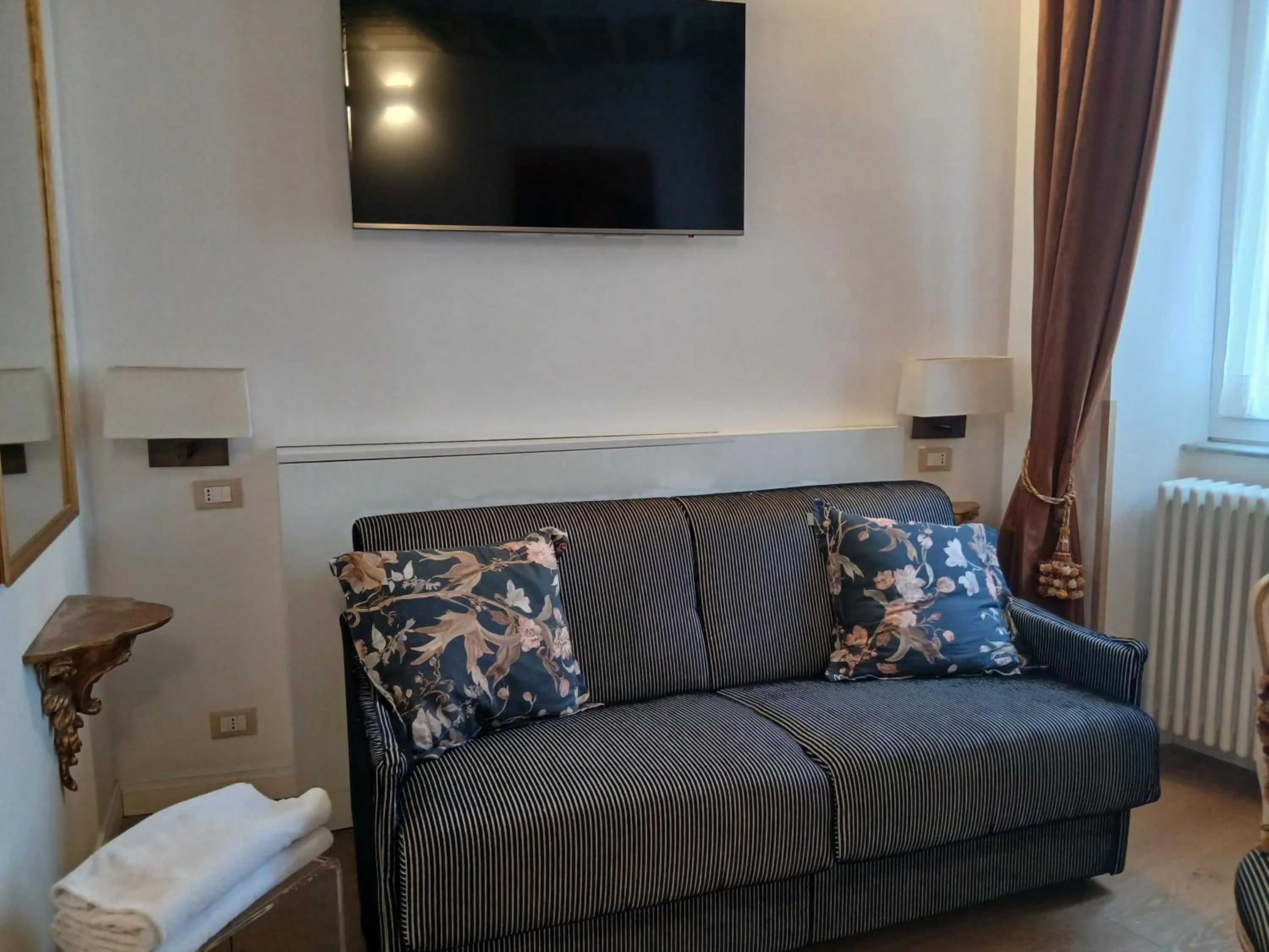 Bedroom in Excellent Trinity Rooms