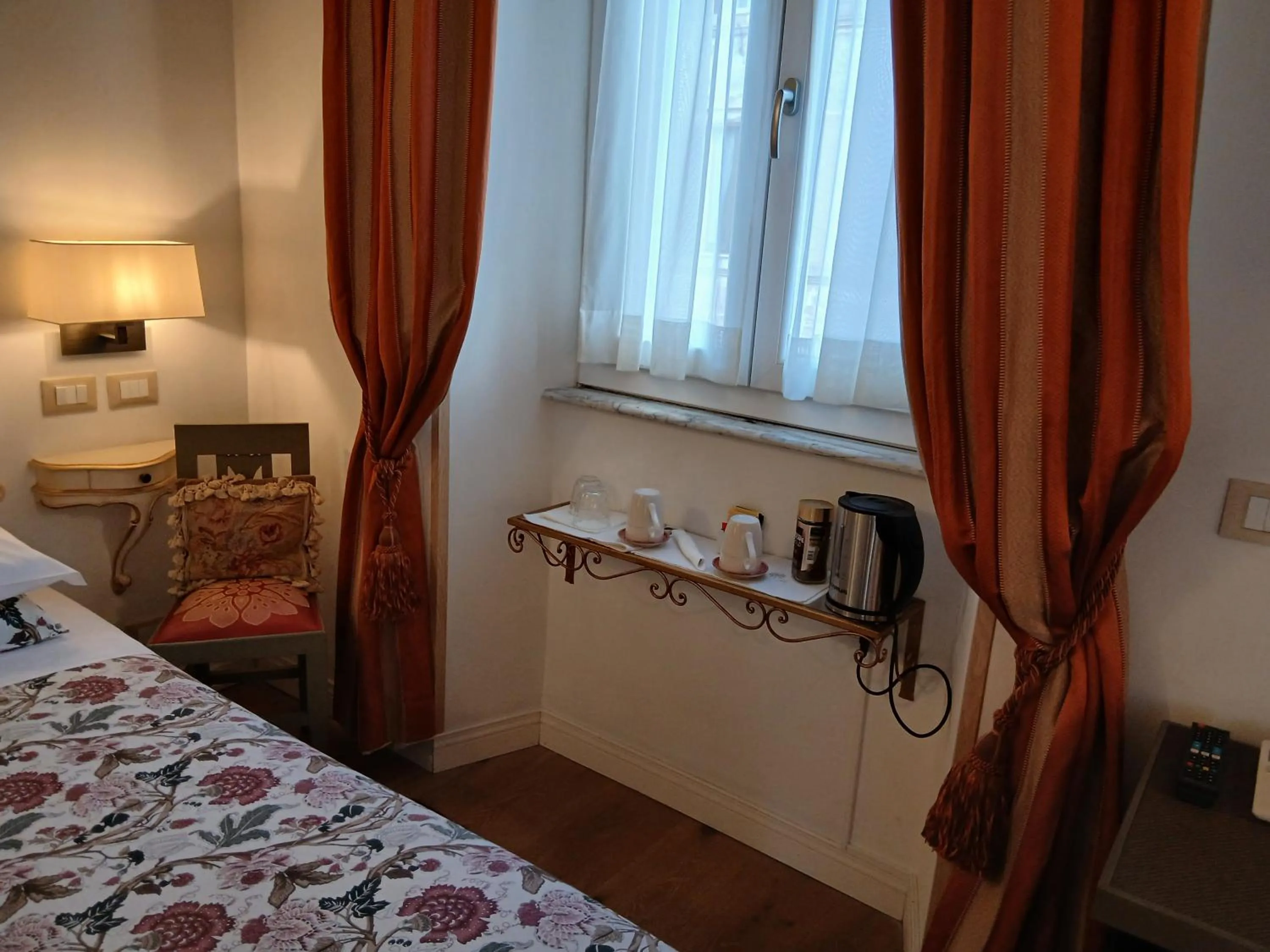 Decorative detail, Bed in Excellent Trinity Rooms